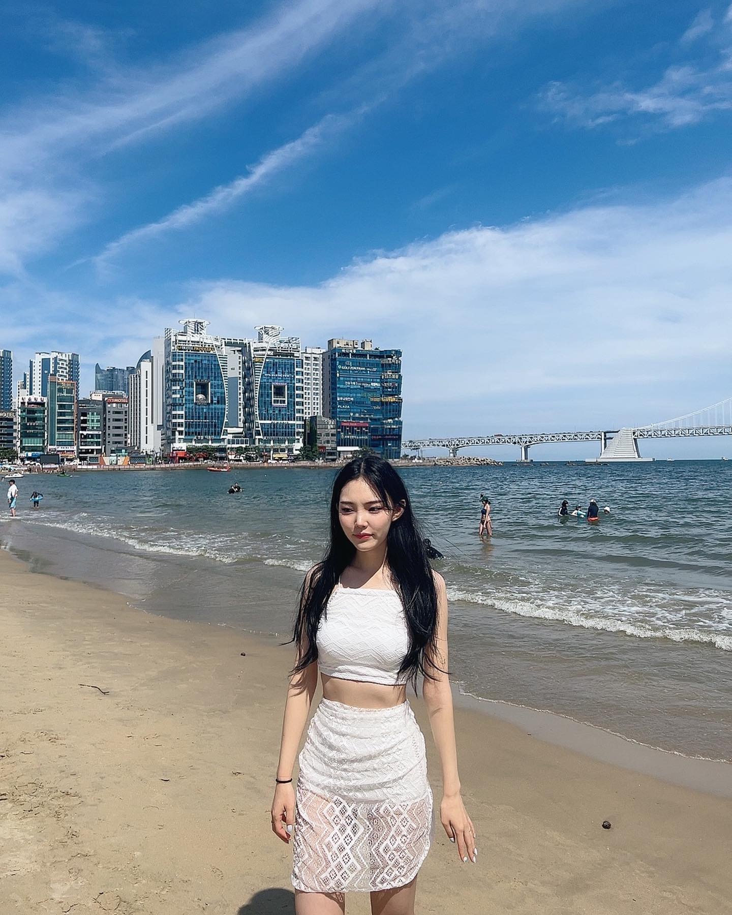 즐거웠던 부산 여행 〰🫧🩵

지난번에 부산 갔을 때
여행 내내 너무 아팠어서 
이번에는 제발 아프지 마라 했었는데,
다행이도 여행 내내 최고 컨디션이라
누구보다 즐겁게 놀다 왔어요!

오들오들 떨면서 광안리에서 
수영도 하고 맛난것도
왕창 먹구!  헤헤 💓

(답방도 얼른 얼른 갈게용 〰✨)