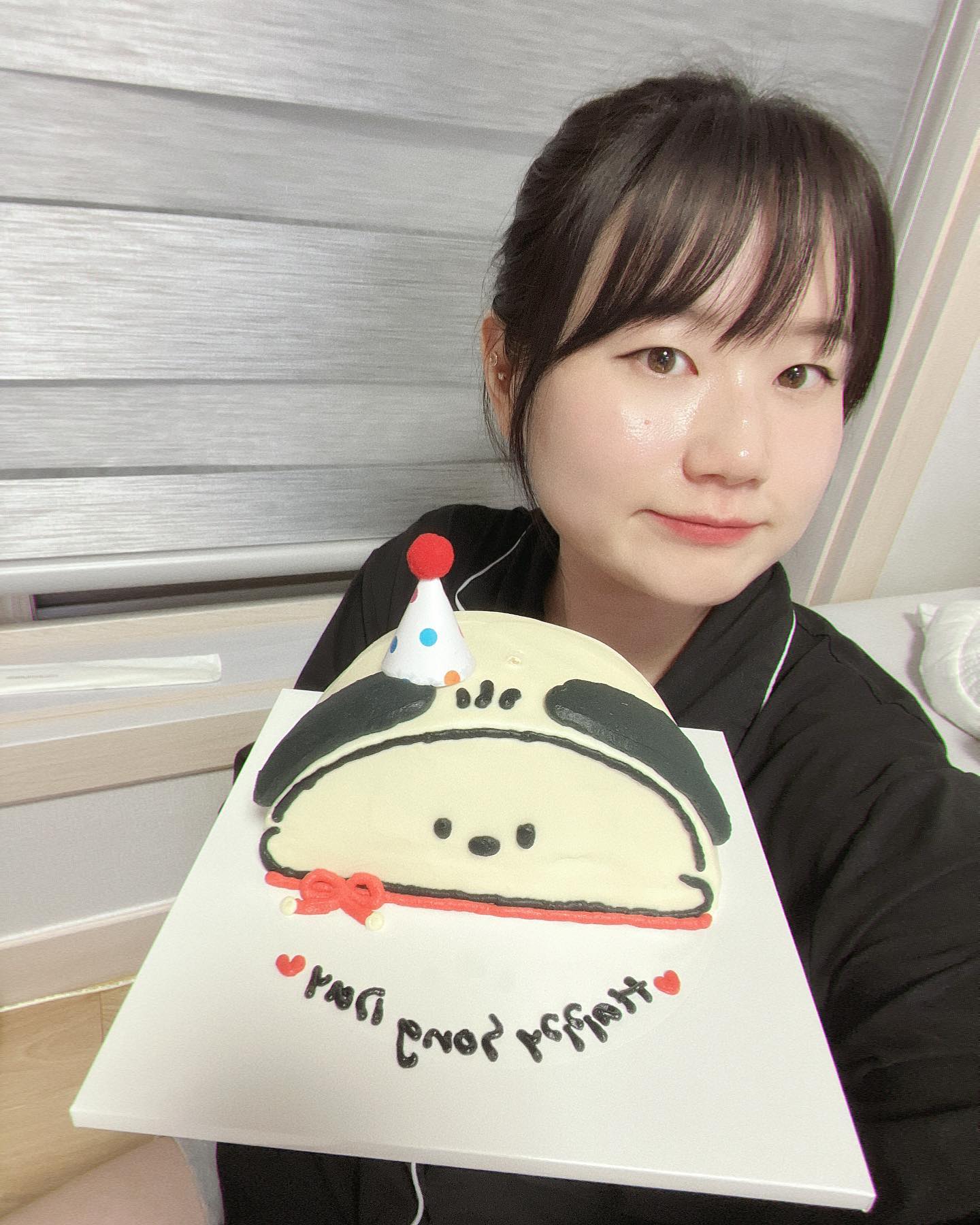 덕분에 행복한 생일 보냈어요🌸❤️

제가 더 잘할게요💞💞

#만나이29 #다시돌아온29쨜 
두살 어려지고 싶었지만 만나이 시행날이 생일인 관계로.. 짤 없이 29!!!

#쏭스타그램 #생일케이크 #벌스데이걸🎂 #생일자 #0628 #셀스타그램 #얼스타그램 #selfie #selca #birthday #birthdaygirl #daily #일상