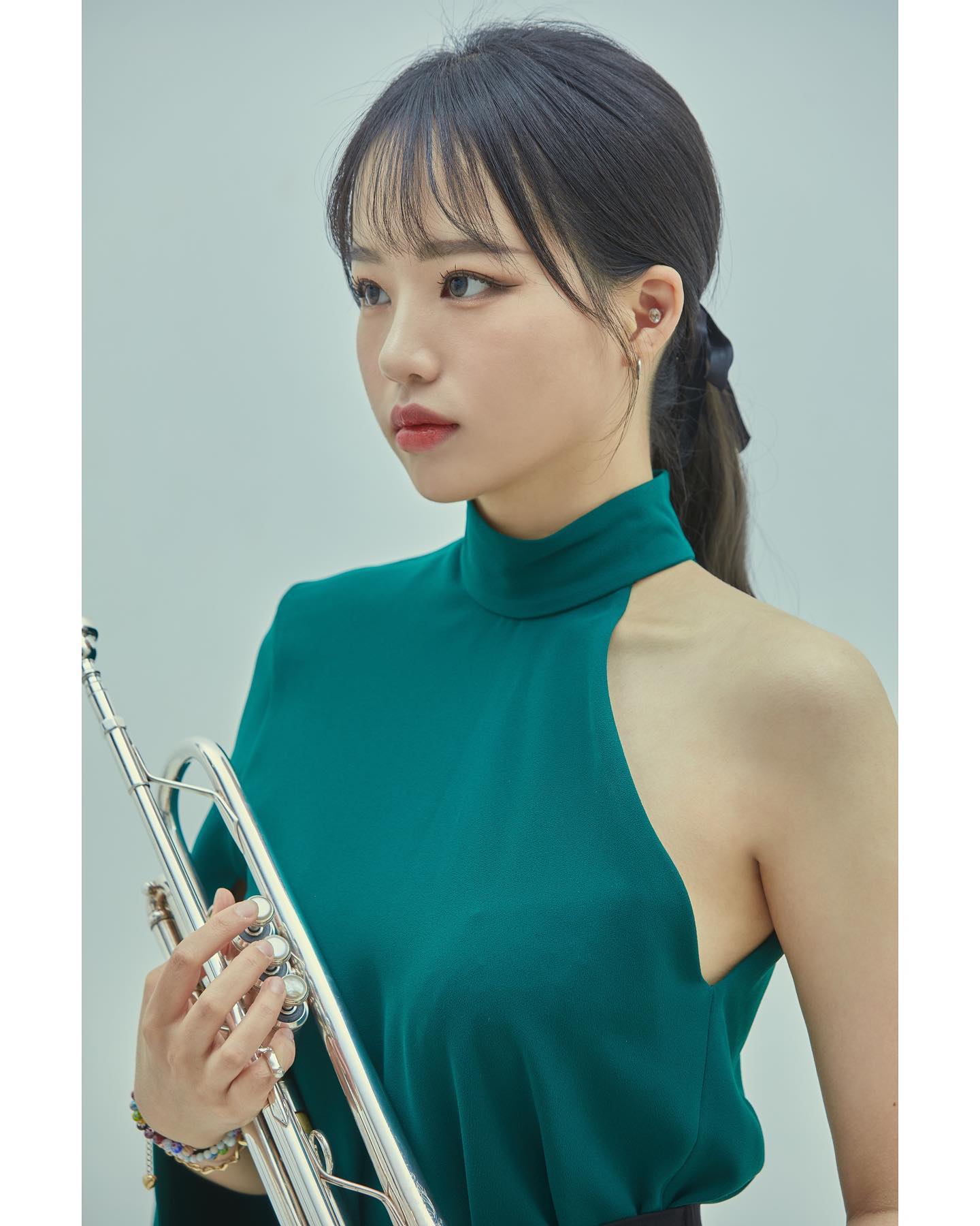 어쩌다 보니 좋은 기회로 찍게 된 프로필 사진🎺
.
.
.
.
.
#ootd #selfie #daily #프로필사진 #오운완 #트럼펫레슨 #트럼펫 #아티스트 #메이크업 #trumpet #trumpetgirl #musician #artist