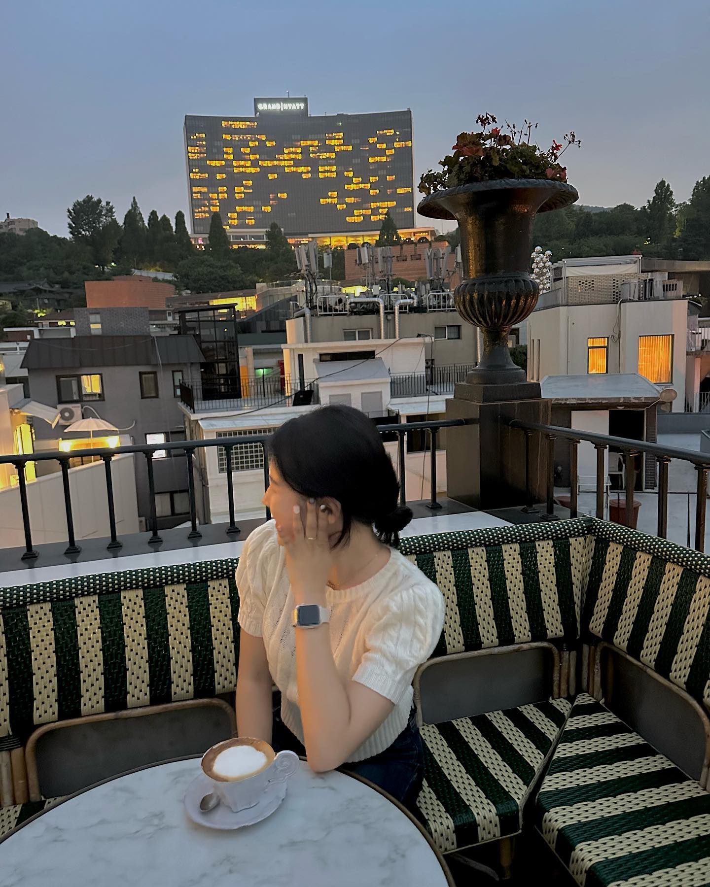 ☕️🤍
.
.
#아스티에드빌라트
