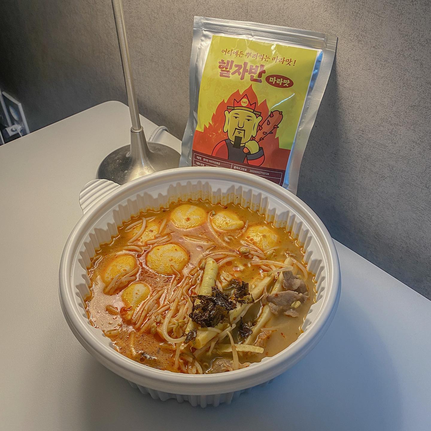⠀
#협찬 
⠀
마라맛 돌자반 [헬자반]
⠀
헬자반에서 보내주신 돌자반
일반 김자반이 아니라 마라맛
마라를 좋아하는데 완전 기대기대🌶️
⠀
우선 그냥 한번 먹어봤는데
눅눅하지도 않고 바삭바삭하고
지퍼백 포장이라 보관에도 완전 편함
⠀
살짝 달달하면서 매콤함까지
그냥 먹어도 맥주 안주로 좋겠더라두요
주먹밥으로도 먹고 마라탕에도 뿌려서 먹었어요🍚
⠀
일반적인 김자반이 아니라 매콤하고
맛있는 김자반을 찾으신다면 헬자반 완전 추천
⠀
.
.
⠀
⠀
#헬자반 #헬자반마라맛 #돌자반 
#마라맛돌자반 #마라요리 #돌자반추천 
#밑반찬추천 #맥주안주추천 #김자반추천 
⠀
⠀
⠀