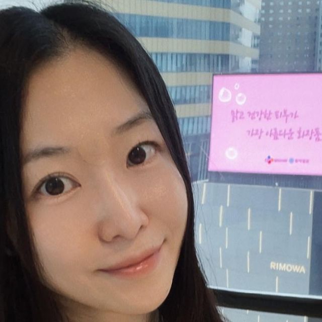 리뷰쥬쥬 on Instagram: "“맑고 건강한 피부가 가장 아름다운 화장품입니다“ by 동아일보XCJ웰케어 #웰니스캠페인 지금 @healthdonga 에서 웰니스캠페인을 진행하고 있는데요 @healthdonga #헬스동아