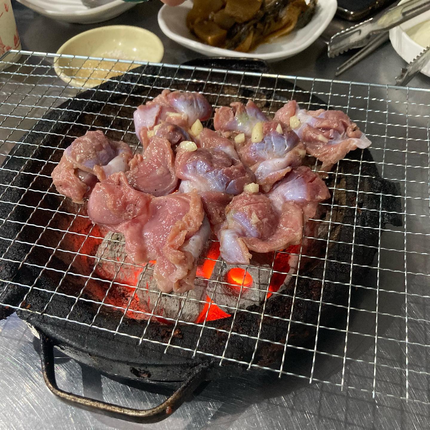 야외에서 먹는 똥집...❣️
닭발도 맛있었지만 똥집이 짱이예요
완전 소주안주~😵
마지막엔 치즈라면으로 마무리✨
든든하게 배채운 하루였어요😀