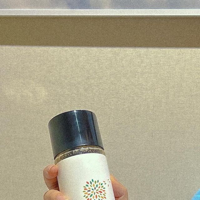 문새봄대표 (주)바디멜로디 예술교육원 대표 썸머마스터 on Instagram: "#광고 콜록콜록 냉방병자주 걸리는 저와 하루10시간 강의하는 울 이응님은 목이 잠겨 있어요 🍯 @jirisan_heamalg_eum 지리산