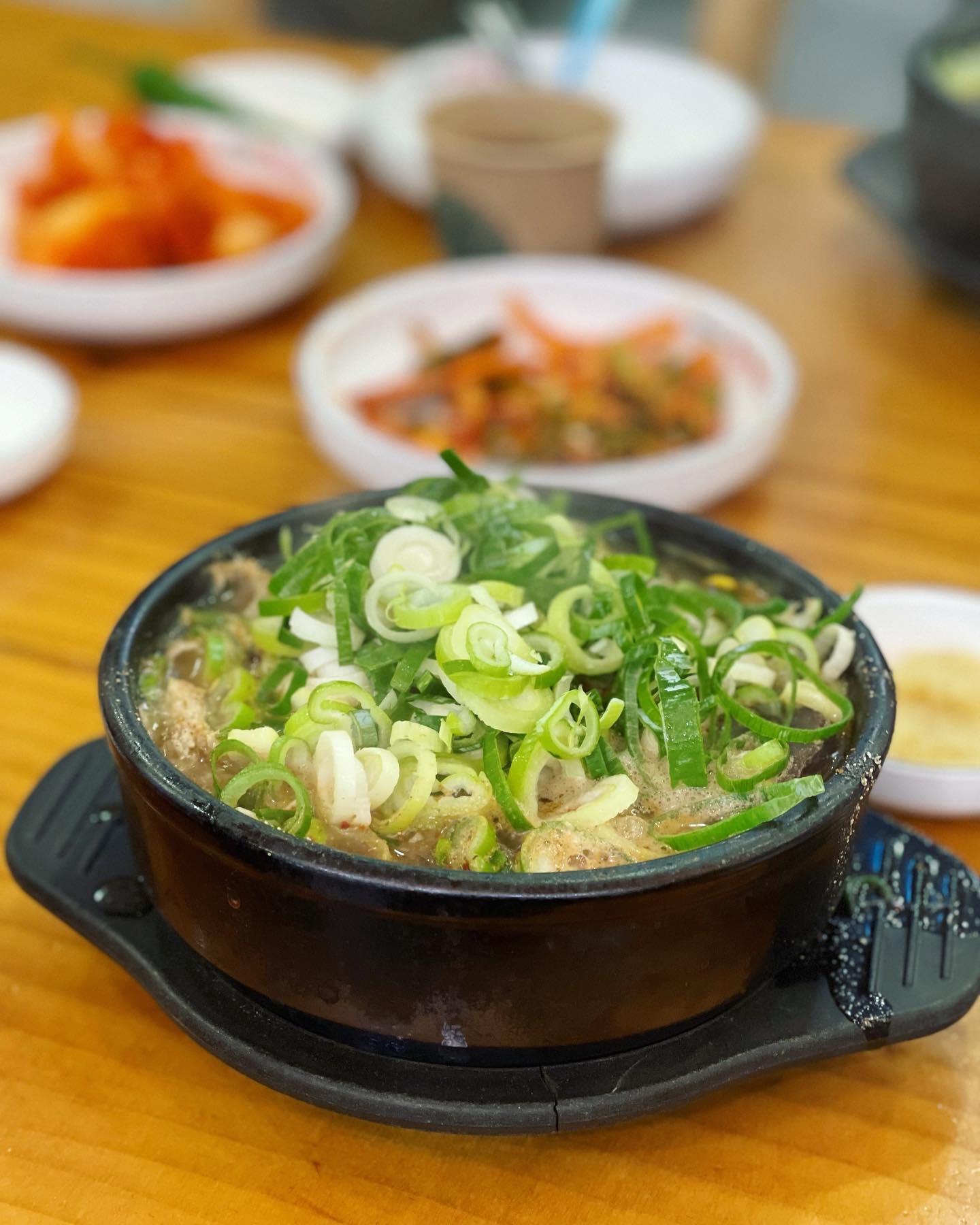 내 몸무게의 주역들🤣🤣 
체중계도 사고 배만 나오는 것 같아 관리좀 하려고 마음을 굳게 먹었으나….
이미 늘어난 위는 저 음식들을 빋으들이는 중이다….
이미 늘어난 뱃가죽은 바지를 뱉어내는 중이다…
으윽….나이먹어 뱃살은 위험한데….

다시 식단관리를 하기란…30대보다 10곱절은 더 힘든 일임을….겪어보니 알겠네…

#일상 #소통 #먹방 #은희네해장국 #옹진냉면 #공단떡볶이 #동해막국수 #볼테기해장국 #다이어트하자 #여름이다 #daily #koreanfood 

내 앨범에 음식만 늘어나~~~😂😂