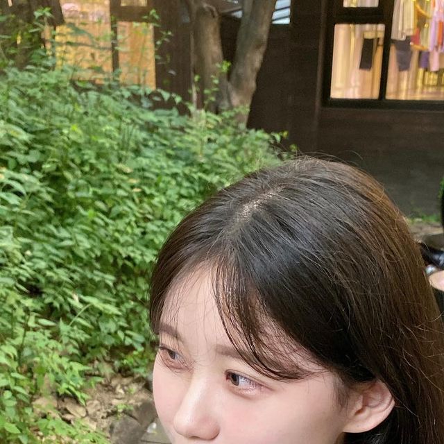 윤가은 on Instagram: "#협찬 🐰힝 완전 널널하고 힙한 티셔츠 발견!!🥹🥹 여름에 더울 때 활동성 좋고 데일리룩으로 너무 편한 스탠다드 에러 반팔티💖 국내 자체 제작에다가 면 1