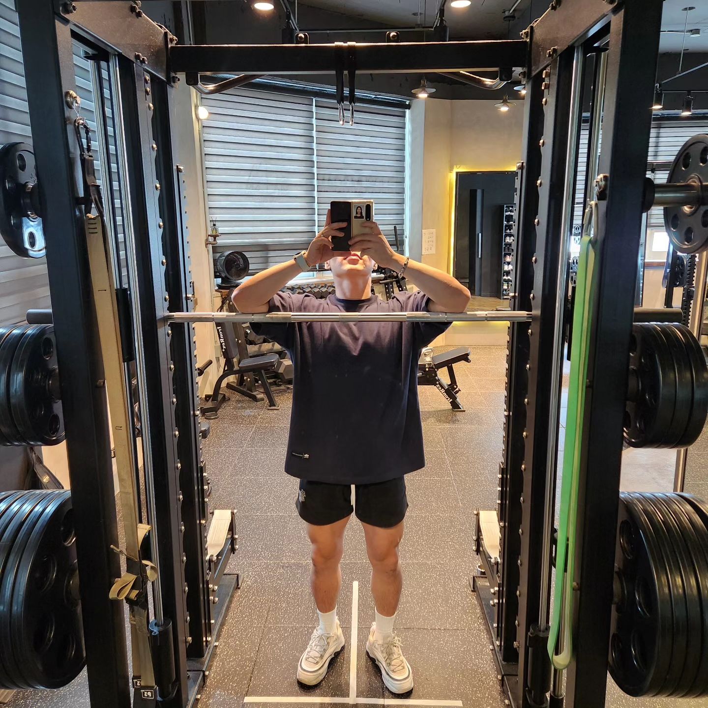 2023.06.30 (등)
6월 마지막날도 날씨좋은채로 마무리!!
불금인데 뭘 먹을까 그냥 식단을 가져갈까 고민되는 저녁이네요!
조금만 더 고민해보고 결정해야겠어요!
오늘 와이프 부탁으로 새로운 가방친구들이
집에 왔습니다. 귀엽게 잘 써주겠어~
오늘의 그림일기끝!
공복 69.8kg
#
#
#
#
#
#오운완 #헬스타그램 #운동기록 #운동소통 #운동하는여자 #운동하는남자 #가늘고길게 #호랑이가되고싶은고양이 #청주 #청주운동 #용인 #용인운동#시나모롤 #산리오
