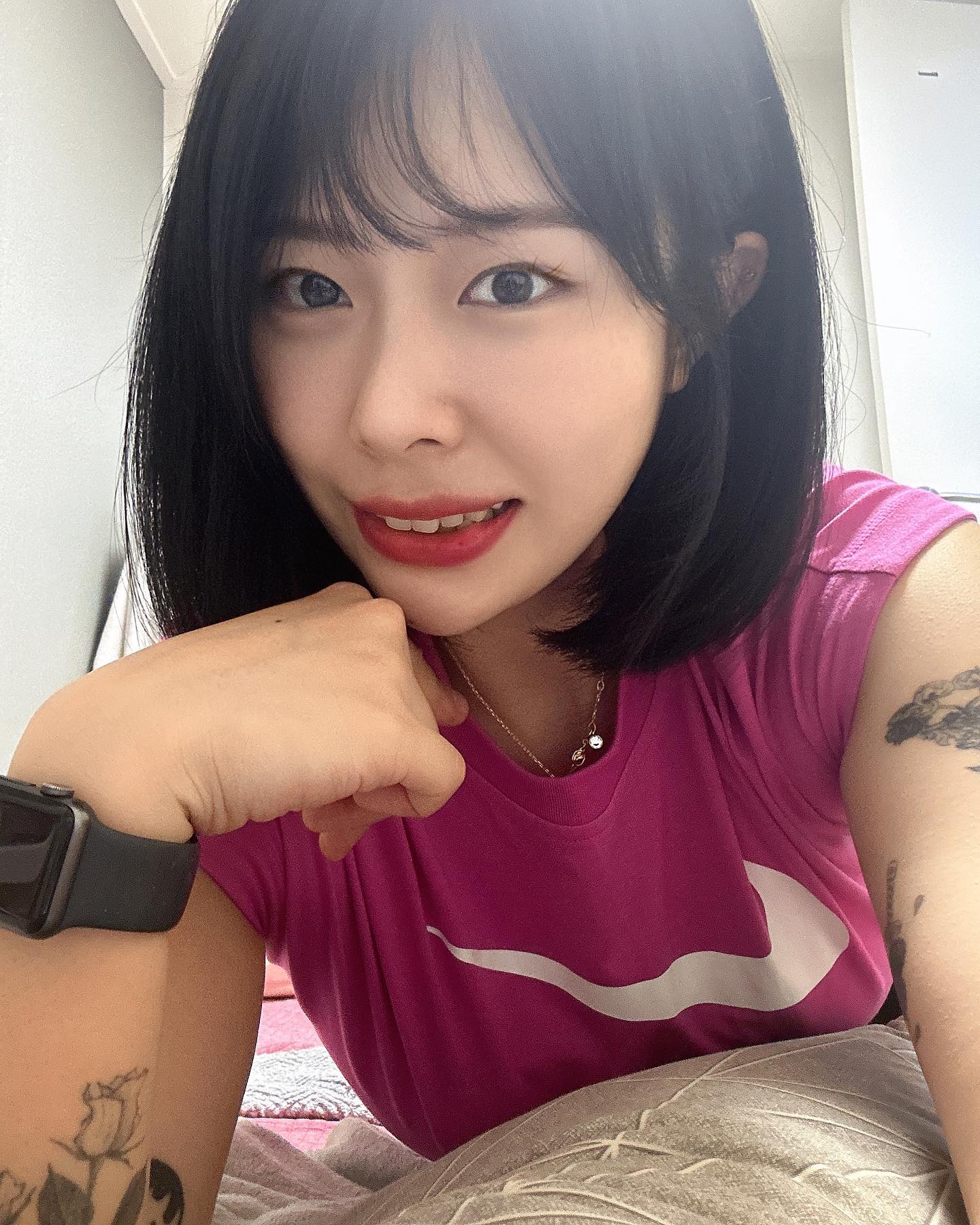 #selfie 

기분 좋으니까 잘 나온 사진 올려 (っ'-')╮=͟͟͞͞♡