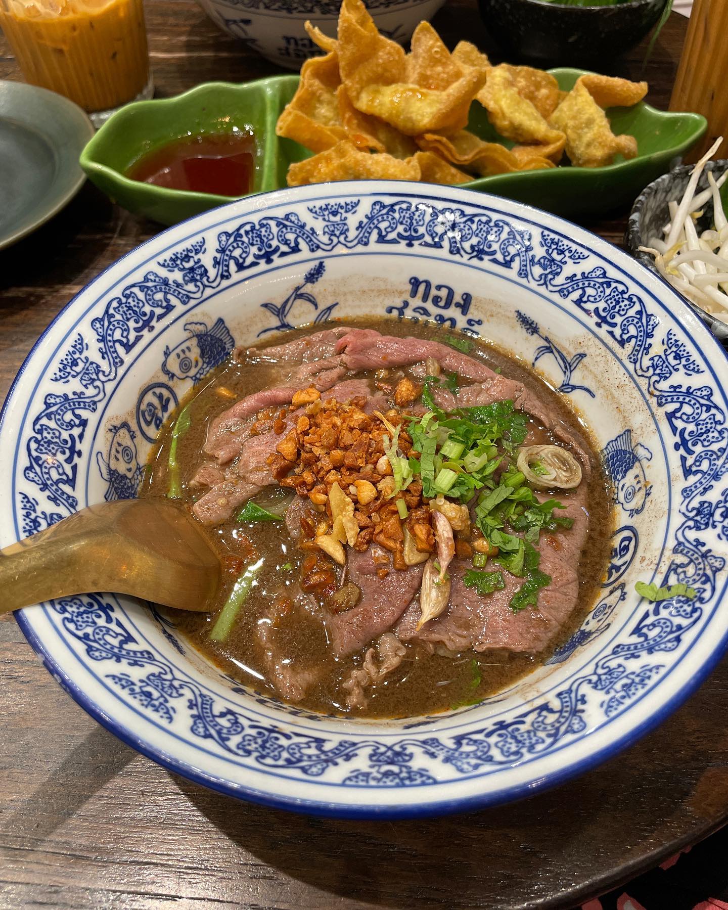 부드러운 고기가 듬뿍😋 뭐먹을지 고민하다 줄이 가득 있어서 픽했는데👍🏻 매콤단계 선택도 가능하구 토핑도 추가가 가능했어요!ㅎㅎ 타이티는 어디서먹어도 진짜 맛있네용💕
