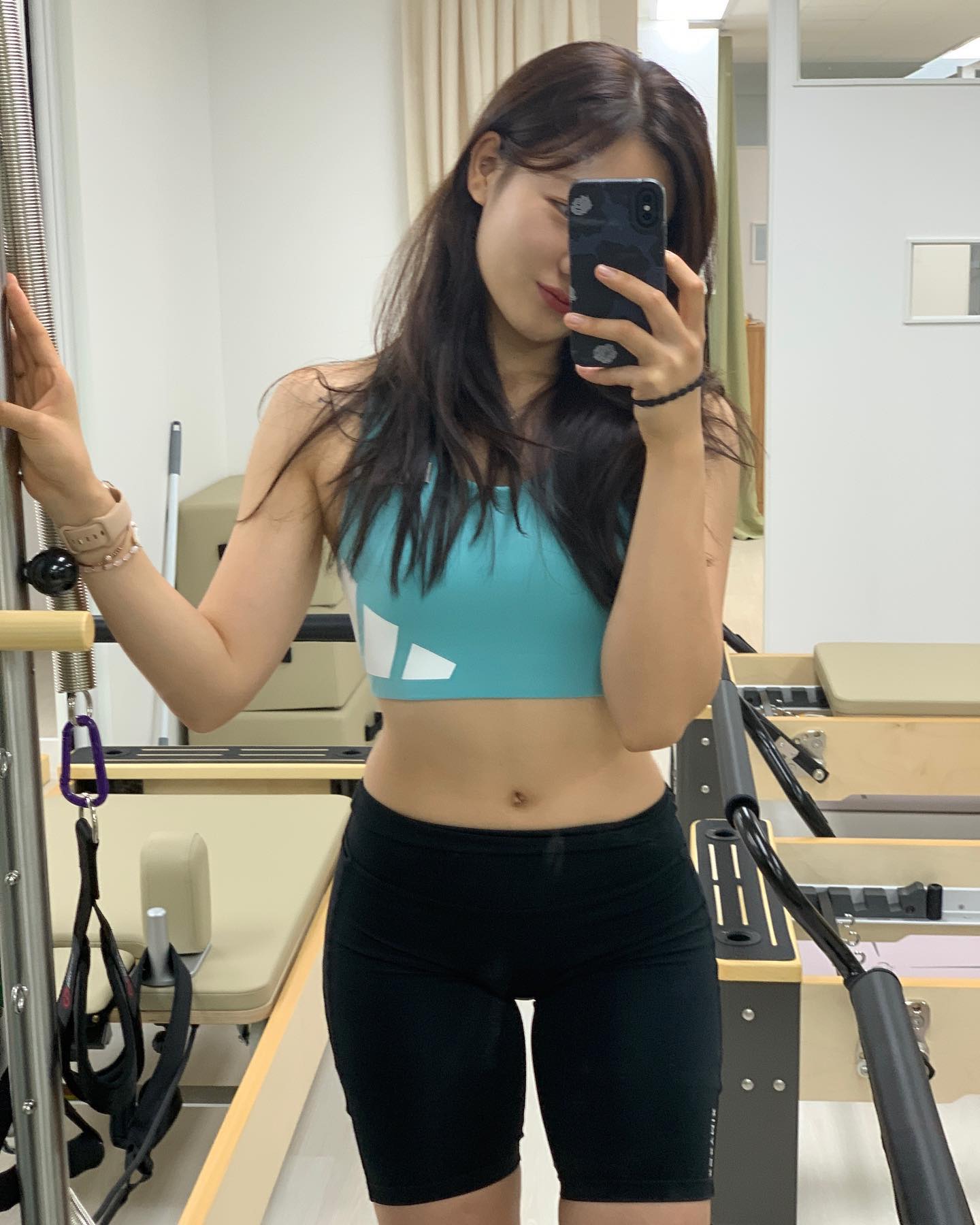 저희센터는 3:1 소그룹이에요 
근데 오늘은 1분 계셔서 1:1 이었지 모에여,,,,? 
ㄱㅇㅇ오픈 5일째 🫶🏻
✨인스타 다시 얄심히 해야지

#오운완#오필완#필라테스그램#필라테스강사