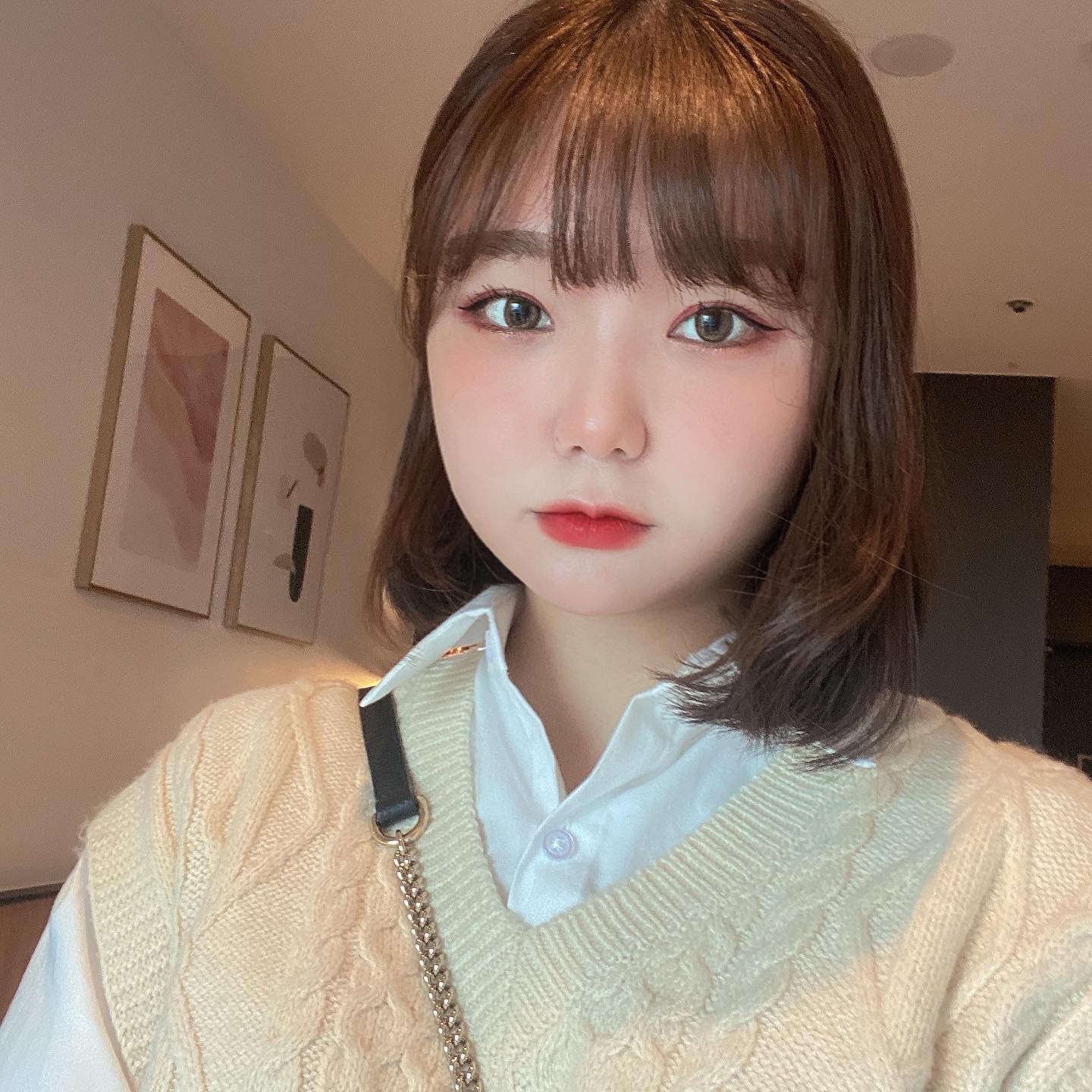 맨날 단발 하고싶다고 말만하고 안자름..