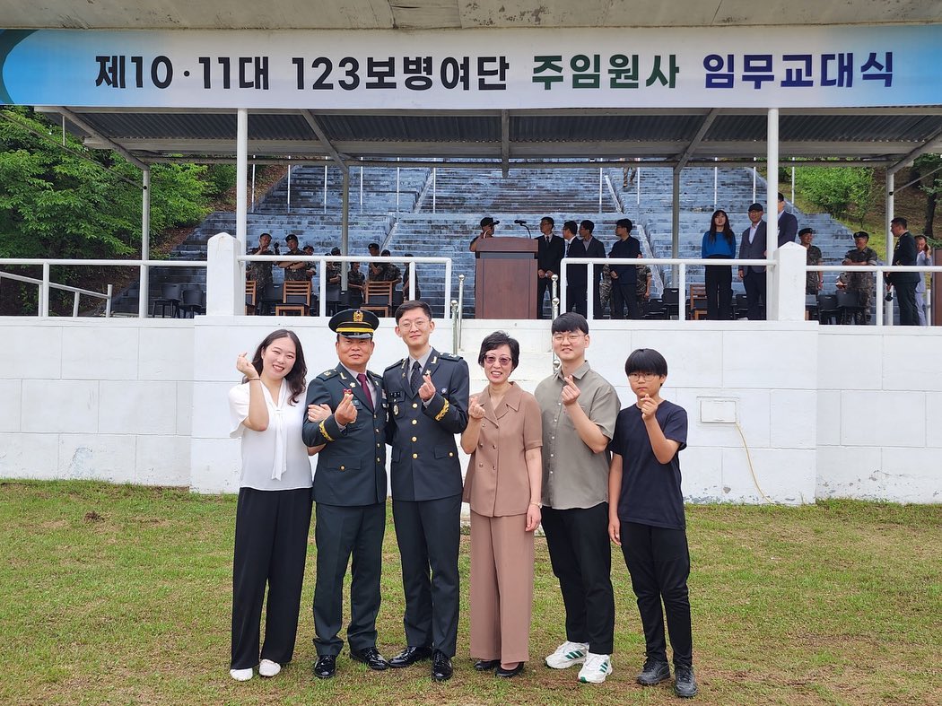우리 아빠 최고 💓

30여년동안 우리 가족 먹여살리느라 고생한 우리 아빠 💞
이제 밀린 드라마 실컷보고 행복하세효