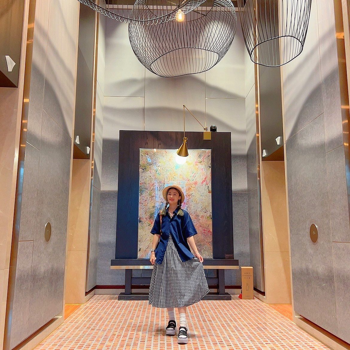 #제주여행

첫날 룩😎

Top : zara 

위 아래 셋트❣️
구매한지는 오래 됬지만 여름에 한번씩 찾게되는 옷!
남방과 모자로 여행느낌내기💕

#제주 #jeju #호텔 #이호테우해변 #등대 #여행룩 #여름코디