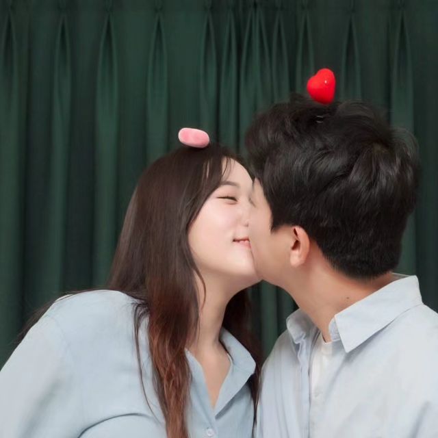 @rime_review on Instagram: "오빠랑 뽀뽀할때 이런 표정이구나🤭"