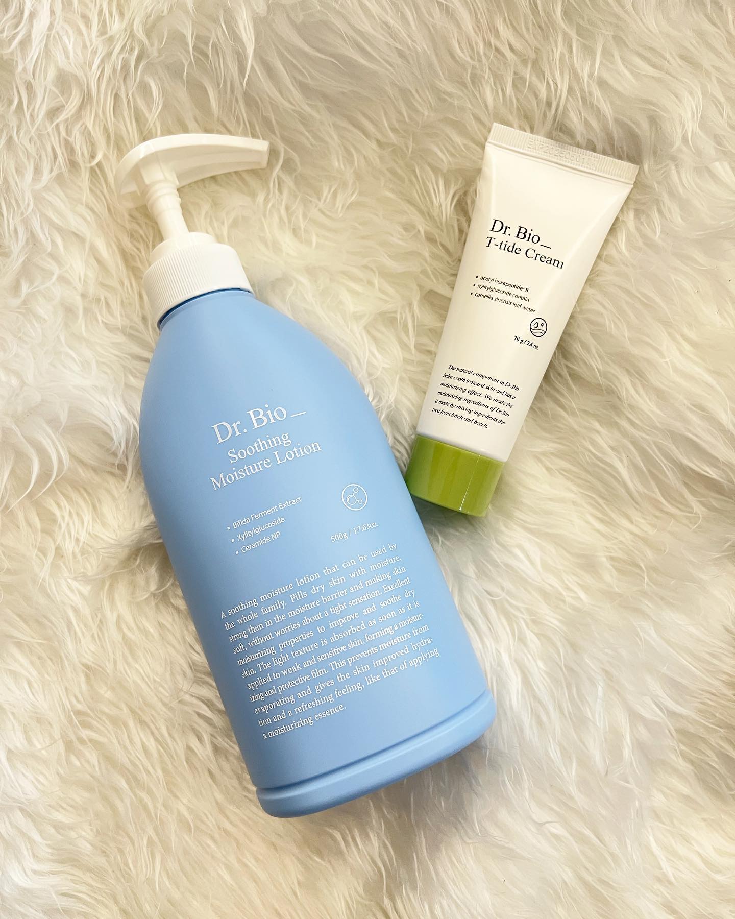 #ad #닥터바이오 #스킨 #로션 #온가족로션 #수딩로션 #아기로션 #수딩젤추천 #아토피로션 #강추

닥터바이오 수딩로션은 
ewg 그린등급성분으로 되어있어서 
영유아부터 성인까지 모두 사용할수있구 
시원한 쿨링감이 있어서 뜨거운 여름에 사용하기 딱 좋은!!!
진정+수분충전에 도움이 될듯 하당 ! 

처음 손등에 펌핑했을때의 제형은 로션인가 ? 
했는데 바르다보면 완전 투명해지고 
시원하게 발려서 깜짝놀랐다는 :-) 

발림성도 완전 좋고 향이 세지 않고 은은하게 나서 
향에민감하신 분들한테 딱! 완전 추천! 
그리고 바르고 난 후 끈적임이 없는데다가 
촉촉함만 남아있는 느낌이라 너무너무 만족 !! 
다 쓰면 재구매각 🤍👍

dr.bio_official  #사용후기 #실사용후기