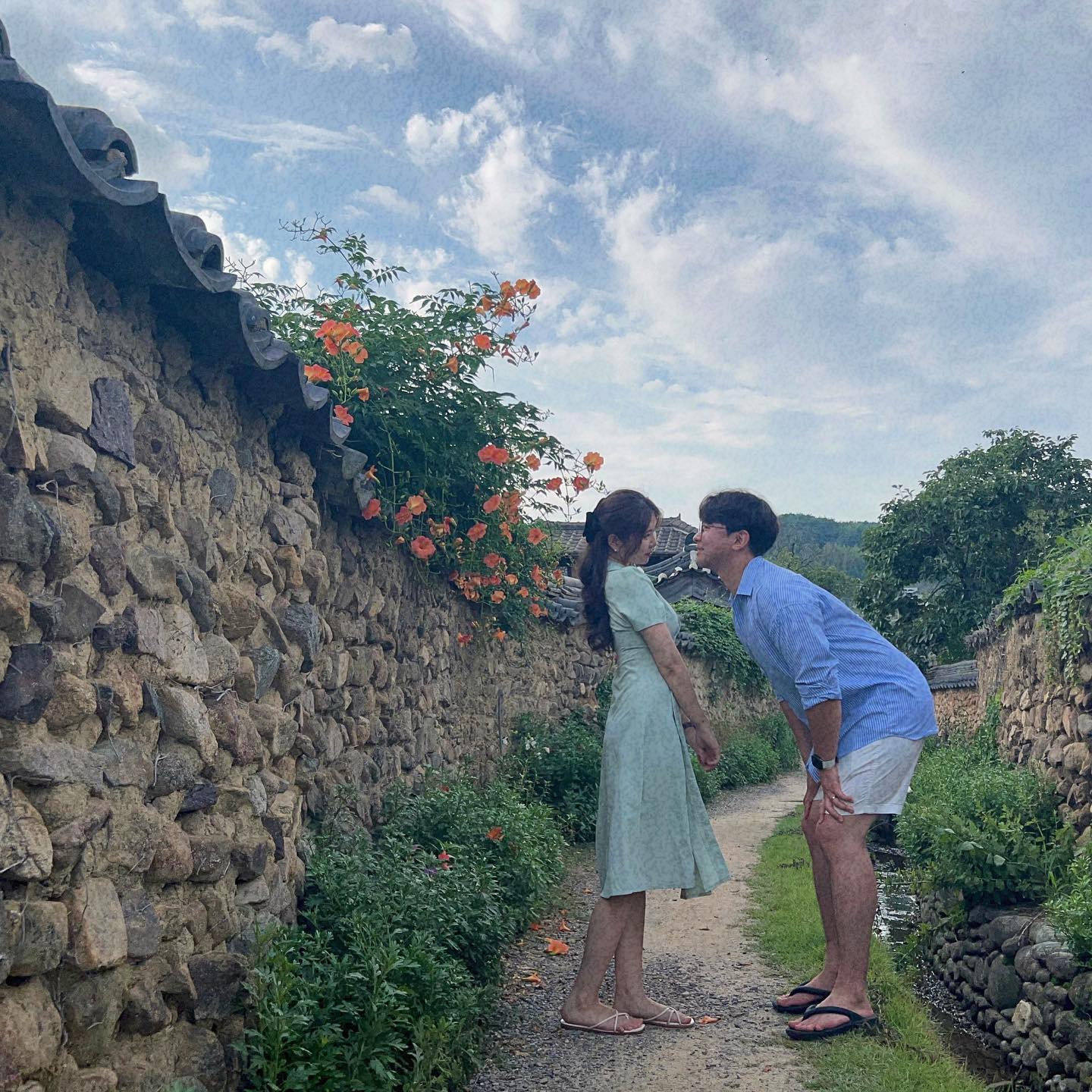 눈꼽만큼 핀 능소화 앞에서 오빠랑 ✿