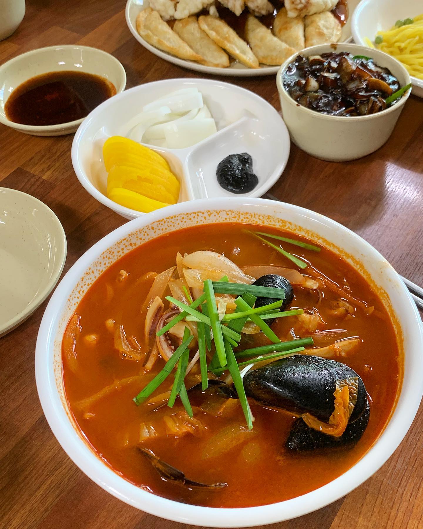 날씨가 흐릴 땐 역시 중식❤️‍🔥
오늘 내일 장마에 다음주도 계속 비 예보라니…! 싫으면서 좋다🫠
.
.
#대전 #점심 #대전맛집 #서대전역맛집 #서대전역 #대전여행 #대전가볼만한곳 #맛집 #맛스타그램 #맛스타 #맛집투어 #맛집추천 #맛팔 #맛집탐방 #먹스타그램 #먹스타맞팔 #먹방스타그램 #먹부림 #먹스타 #선팔하면맞팔 #먹방그램 #음식 #음식스타그램 #먹스타소통 #맛집공유 #먹팔 #좋아요반사 #좋반 #협찬문의 #협찬가능