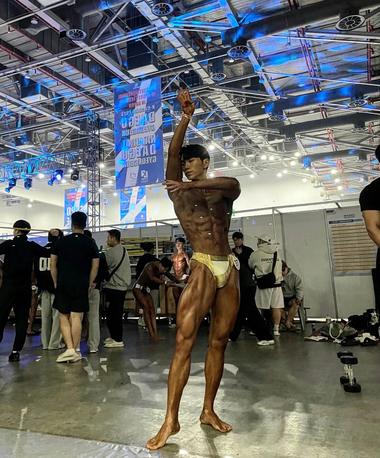 오늘은 4일이니까 4번이 발표해보자
네~✋🏻
#변포츠모델