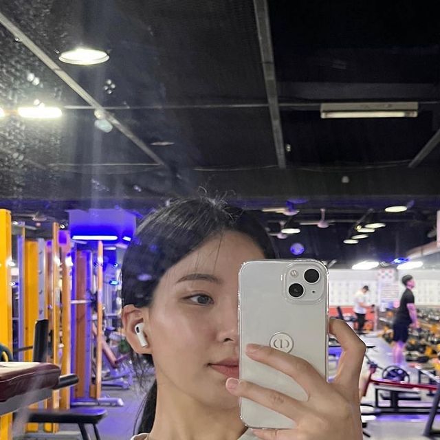 지우 on Instagram: "#광고 벌써 두 번째 함께하는 프로틴스토리의 단백질 다이어트 쉐이크 ˙Ⱉ˙ 믿먹 프로틴스토리라 그런지 딸기맛도 성공적! 모두모두 프로틴 다이어투 쉐이크 먹고 득근득