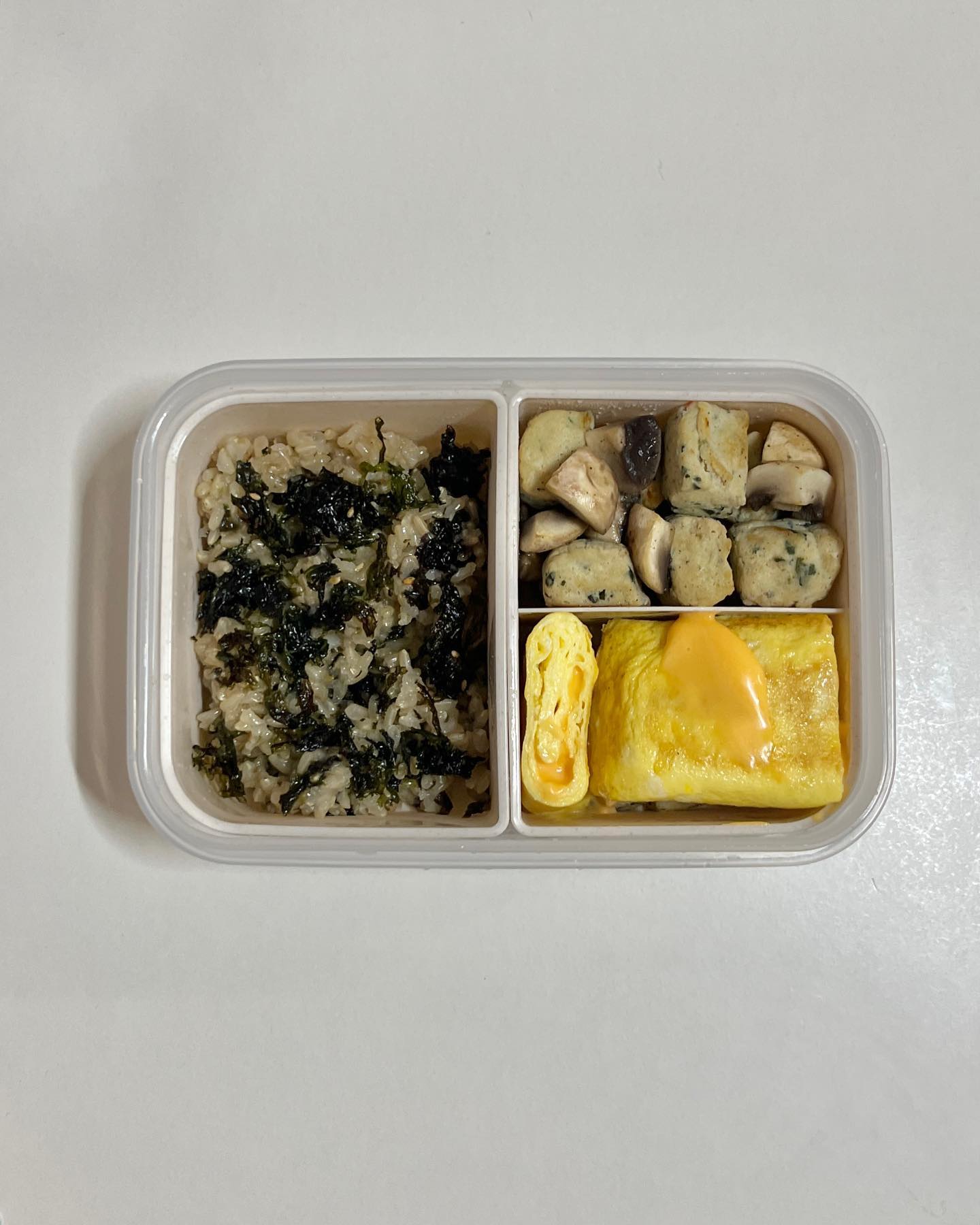 .
🫧김자반 현미밥
🫧치즈 계란말이
🫧허닭찌찌