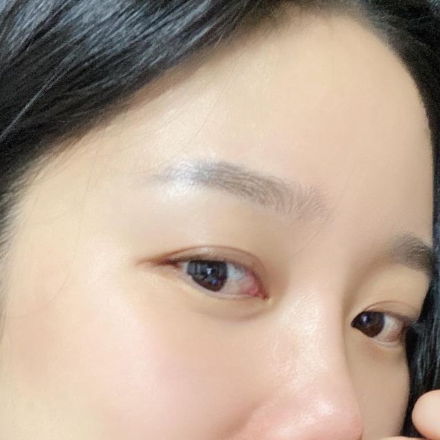 쩡이 on Instagram: "#광고 메디큐브 제로 모공 원데이 크림 💙🖤 여러분 메디큐브 모공라인 진짜 진짜 좋고 유명한거 아시죠 ~? 근데 제가 모공라인에서 이번엔 크림을 써봤다구요!!!! 모ᄀ