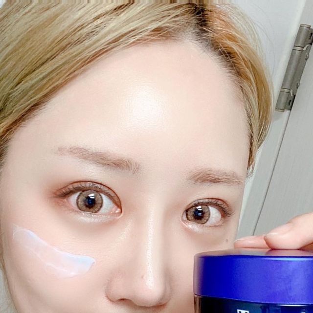 @_amcer0908 on Instagram: "#광고 여름철에 늘어난 모공으로 더 번들거리는 피부, 탄력이 부족한 모공 때문에 프리미엄 모공 케어 제품으로 유명한 메디큐브 원데이 모공크림을 사용하였어요~ 피