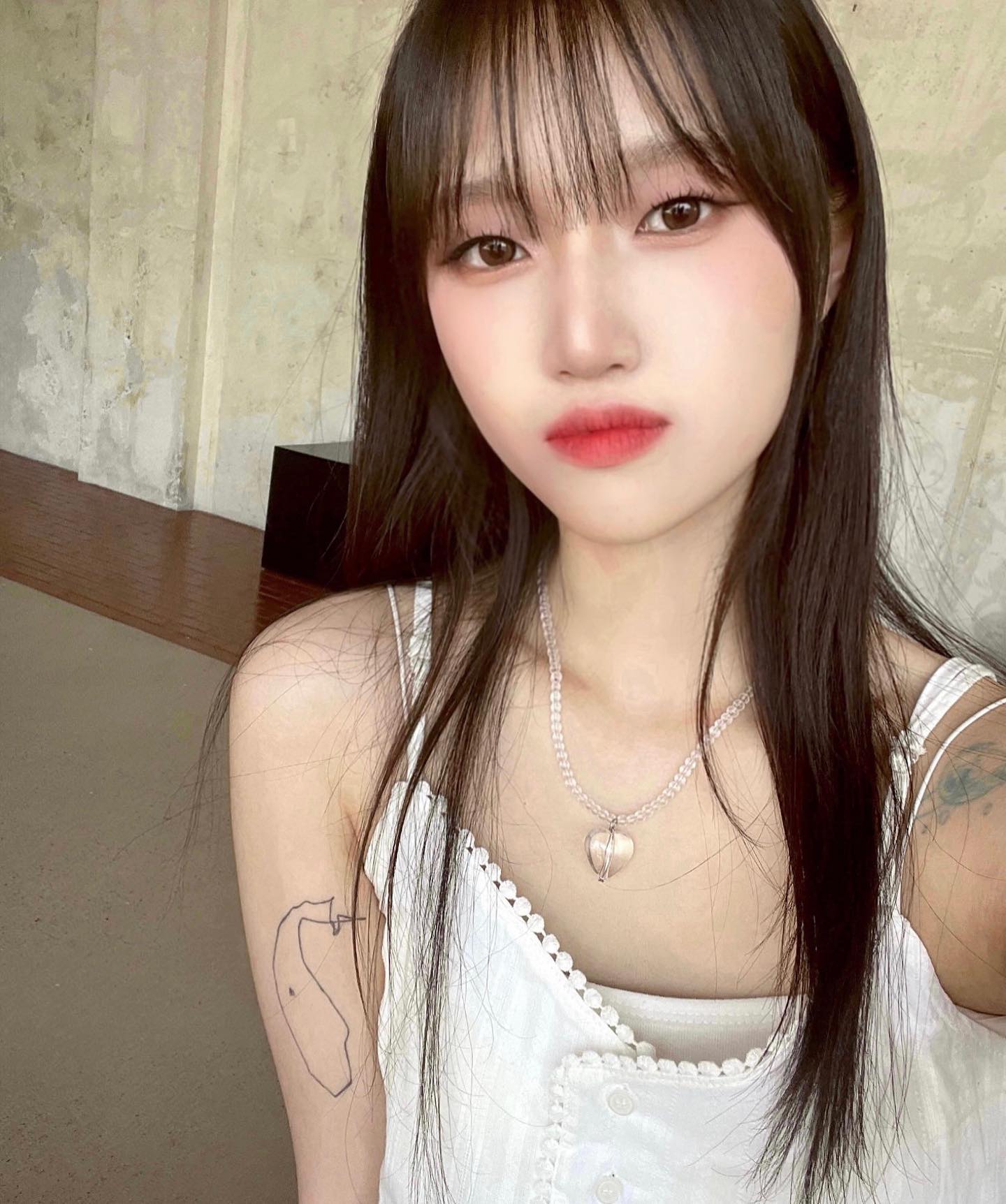 ˗ˋˏ ♡ ˎˊ˗ 
숨만 쉬어도 기분 좋은 여름 🍅
그치만 장마는 오지마 •• ᗦ↞◃