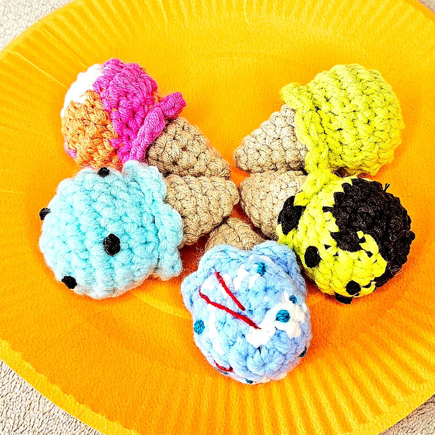 #아이스크림🍦 #여름인형 #키링 #여름
#코바늘 #코바늘인형 #가방악세사리
.
차키에 키링이 없으면 
가방속에서 찾을 때 불편한 #애기엄마
뭐해볼까하다가 만들어봤다 
좋아하는 슈*스타 
요즘에도 있나? 초*나무숲
안좋아하지만 색은 이쁜 민*초코
.
#왼손잡이뜨개 #자작 #도안공유 예정