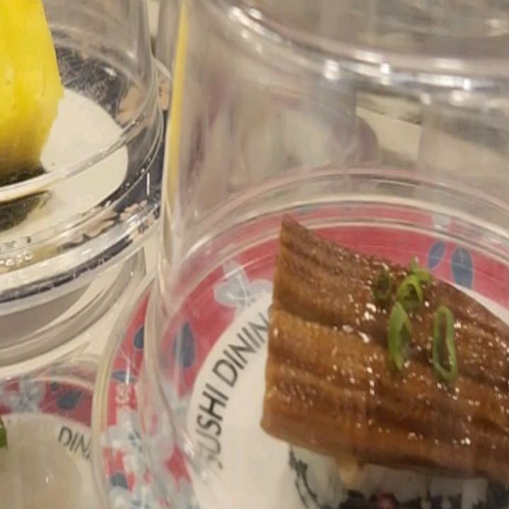맛도리 회전초밥집 #스시다이닝준 다녀왔습니다🍽

저는 분당에 위치한 스시다이닝 분당점으로 갔는데요
미금역에서 1분거리라 찾아가기 너무 편했어요😊

진짜 깔끔하고 쾌적한 실내에 일단 반했네요
커플분들이랑 가족분들이 많이오신이유가 있네요❤

맛있는스시 많이먹고싶어서
무제한으로 했어요 🍣🍣🍣
주말은 3만원이면 이모든걸 3만원에... 대박

스시퀄리티도 너무좋고 다양했어요
특히 장어초밥이 너무맛있어서
한 5접시는 먹은거같아요😊😊

광어 우럭초밥도 회가 너무쫄깃하고
맛있어서 진짜 초밥 원없이 먹은거같아요🤩

이렇게먹고도 3만원이면 다된다는게 놀라울따름..
심지어 평일엔 2.5만원이에요
너무만족스러운 식사였습니다🙂

다음에 초밥생각나면 또 오려구요🍻🍻🍣🍣

#분당 #미금역 #초밥 #스시 #스시다이닝준분당점 #분당초밥 #판교초밥 #분당스시 #판교스시 #미금역맛집 #미금역맛집추천 #미금맛집  #출출할때  #먹스타맞팔 #맛스타 #먹스타그램 #맛스타그램 #먹팔맞팔 #맞팔환영 #먹팔반사 #맞팔환영 #좋반 #미금맛집추천 #정자동맛집 #분당정자동맛집 #수내동맛집 #성남맛집 #판교맛집 #분당맛집 #죽전맛집
