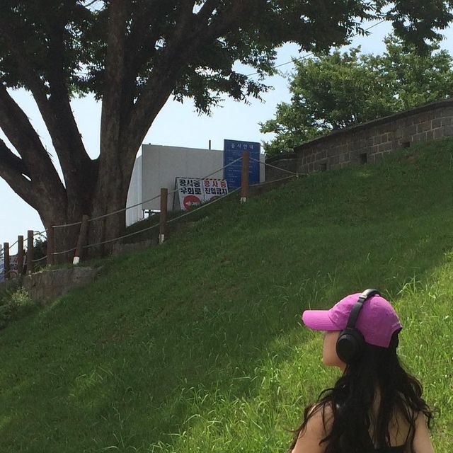 이 안 on Instagram: "너무 더워요 ,, 이제 시원한 바지 아님 못입어 악! 매일 츄리닝 입고 연습하는 입장으로서 바지는 고로 가볍고 통기성이 최고 중요,, 그런 의미에서 넌 이제 내 최애