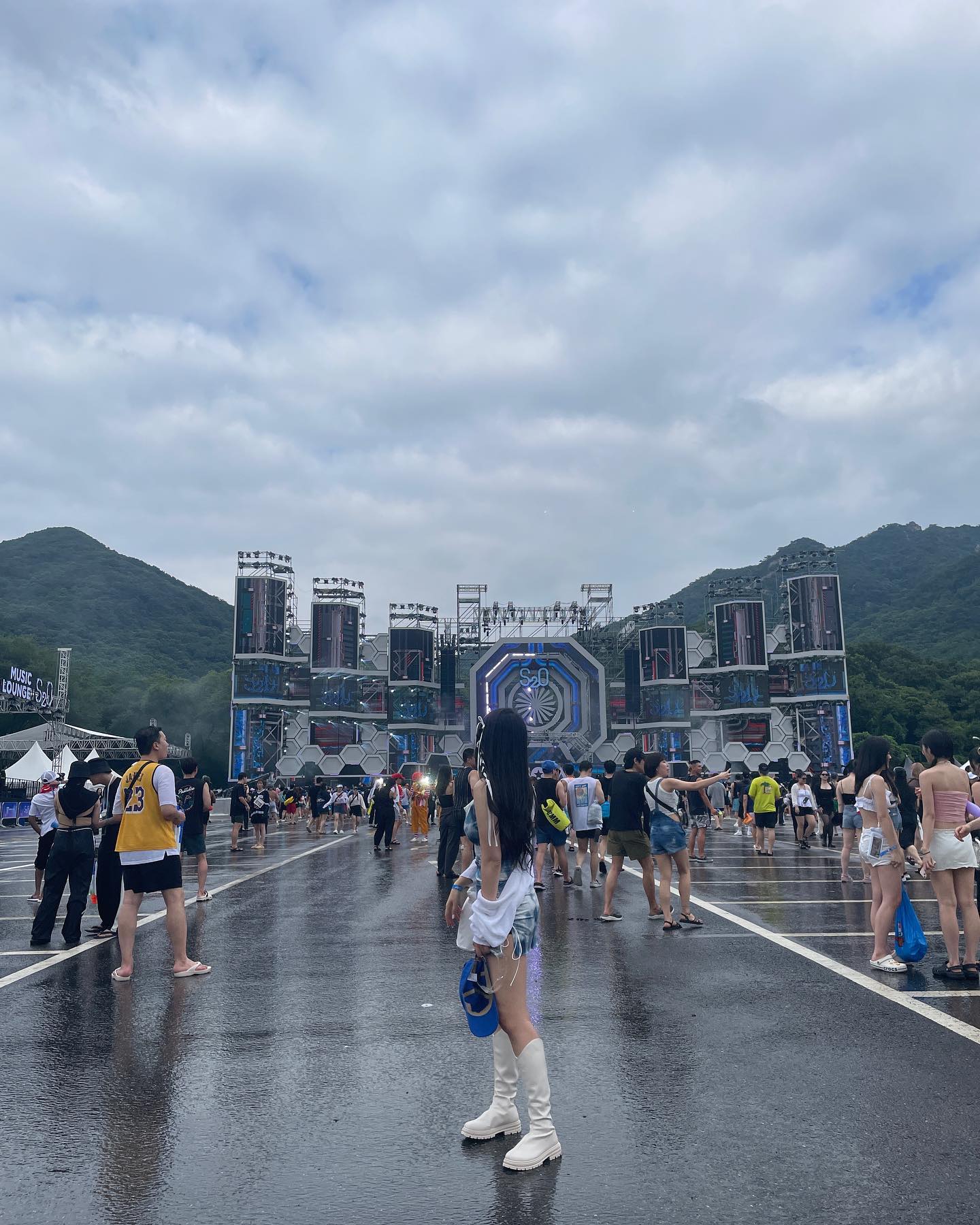 물맞기 전후 차이가 너무 심하네ㅋㅋㅋㅋ
이번엔 물총을 거의 뭐 싸대기로 맞음^^
송크란 2회차도 너무 재밌게 놀았당🤟🏻
내년에 또 갑시당🩵🩵🔫

#20230708 #송크란 #송크란뮤직페스티벌 #S2O #s2okorea #s2ofestival