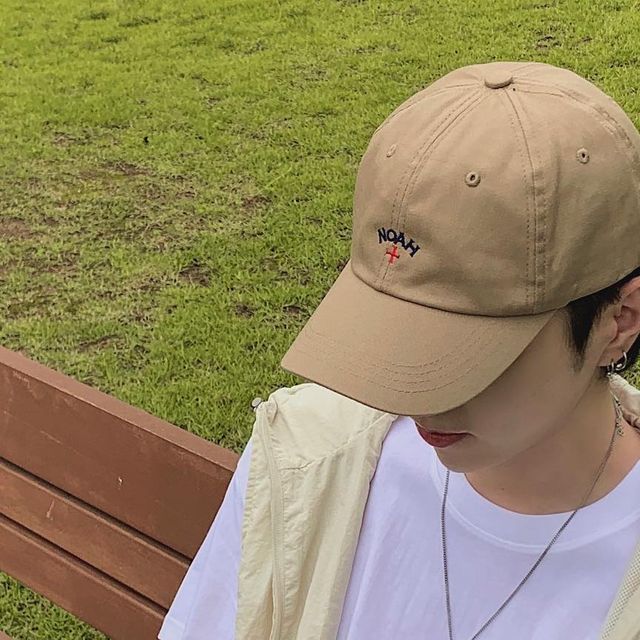 HyunJun on Instagram: "#광고 @1rony9orno_official 100% 방수 소재로 생활방수가 뛰어나 부담 없이 입기 좋은 넉넉한 루즈핏의 나일론 조끼"