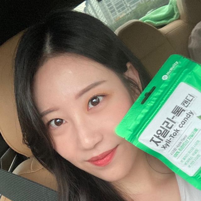 참진 on Instagram: "#광고 오늘은 ~! 자일리톨 사탕 솔직한 후기를 해보려고 합니다 100% 핀란드산 자일리톨 사용했다고 해서그런지 자일리톨 맛이랑 비슷하더라고요 무설탕이니 살찔 걱정도 없