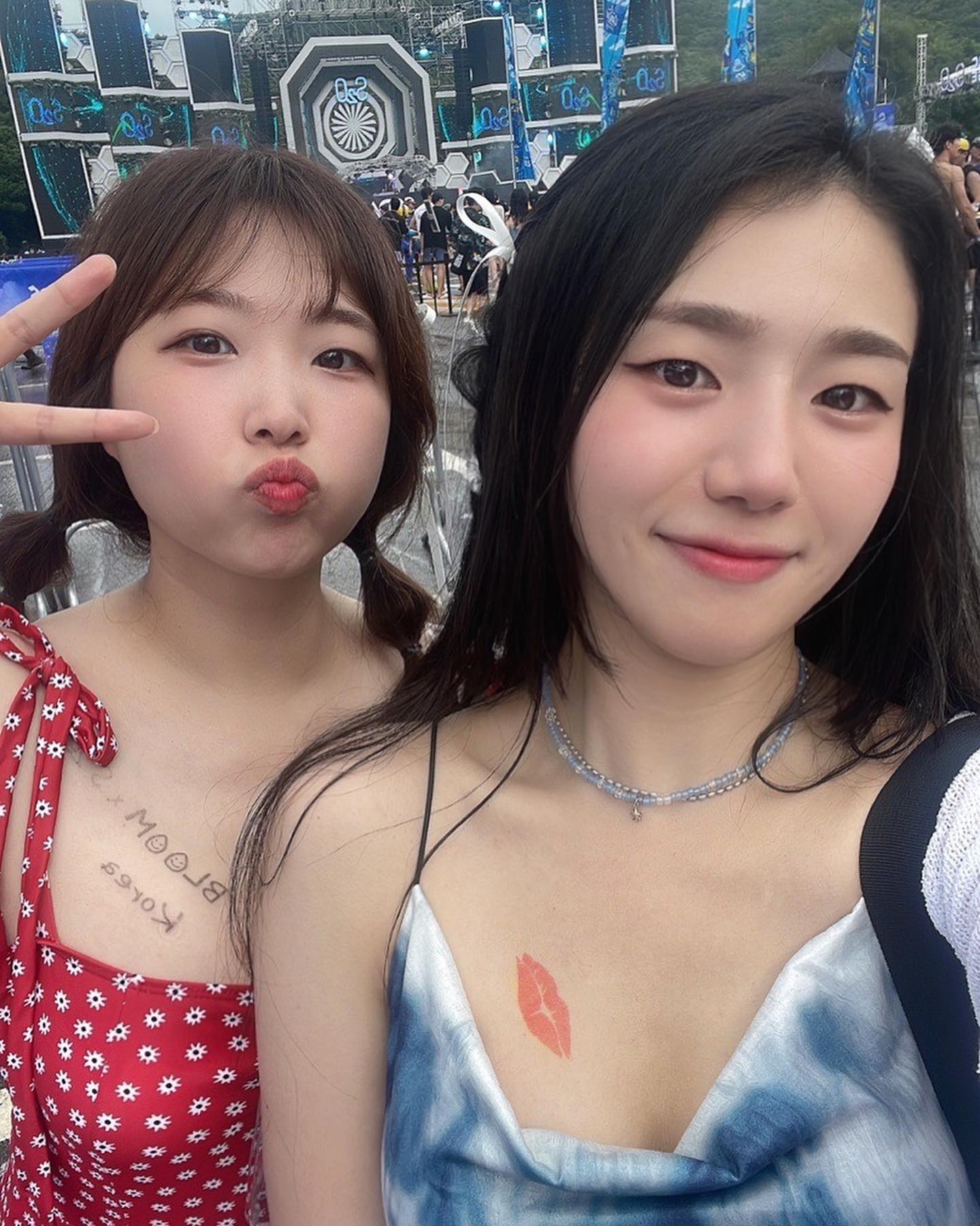 멀쩡할 때 사진 남기기 정말 잘한일❤️💙🔫
2리터짜리 물총은 버거웠다..ㅋㅋ 사망하신 내 물총.. 안녕..

#20230708 #송크란 #송크란뮤직페스티벌 #워터밤 #s2okorea #s2o #s2ofestival