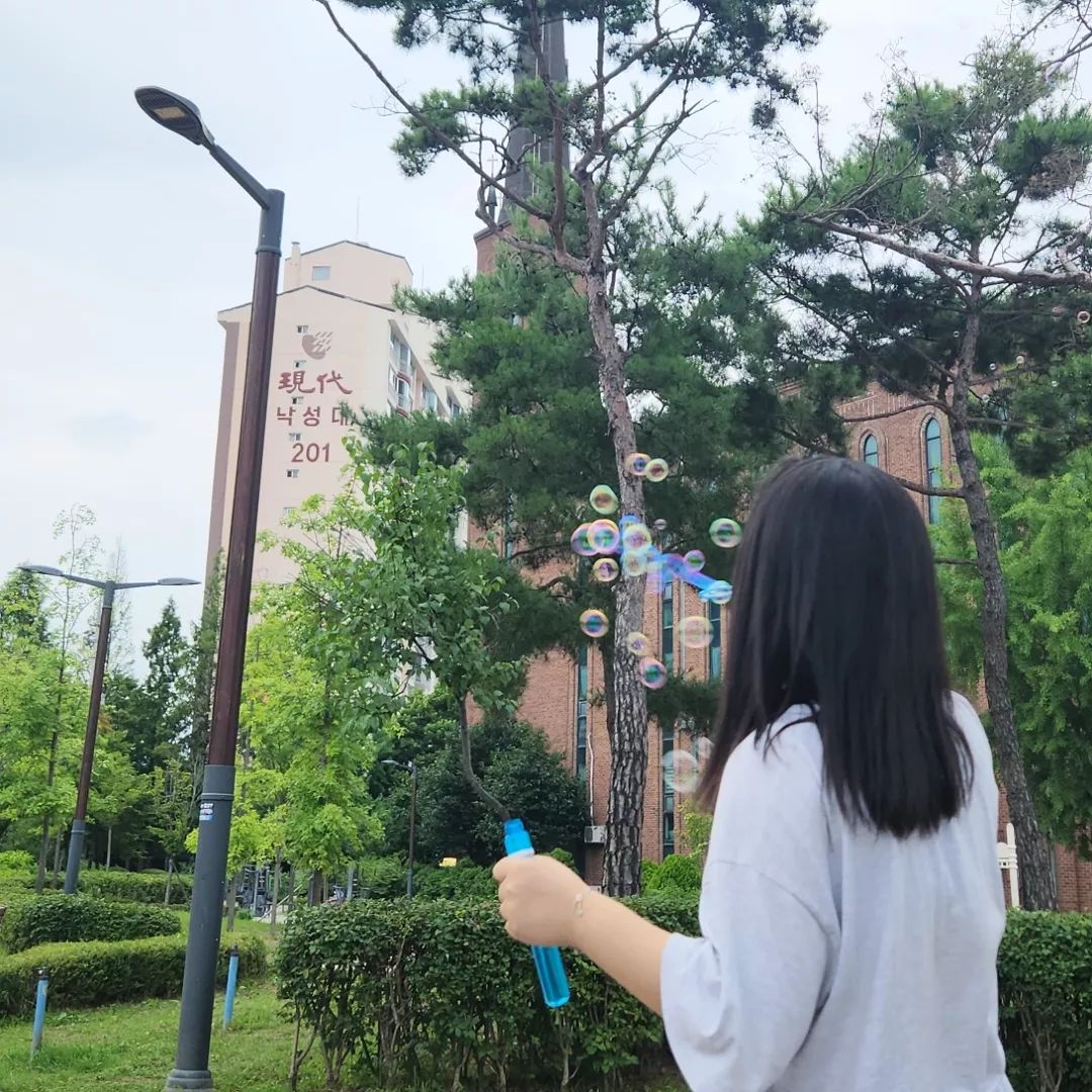 비눗방울을 들고 있는 이상
내가 이 구역 짱!!✨
.
.
.
.
#09 #비눗방울 #bubbles
