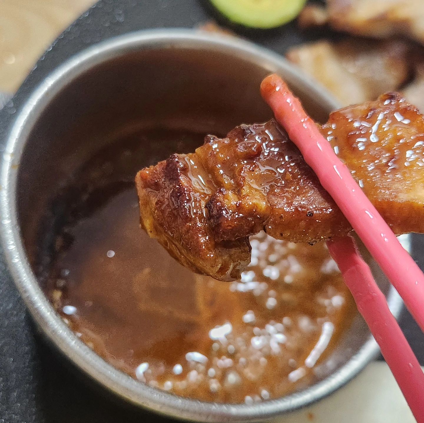 #협찬 🍖삼겹살단짝 고기도둑 맬젓소스 프리미엄 🍖

👍고기도둑 맬젓소스 맛 그대로 맬젓 원물의 냄새와 비린맛을 제거해
남녀노소 구분없이 편하게 즐길수 있게 만든 고기용소스로
(개인적으로 제주에서 먹은것보다 더더 맛있었어요😆)
삼겹살소스로 인정 합니다~  캠핑소스로도 좋으니 캠핑갈때 챙기기🚙

⭐️국내산 멸치젓과 양념사용⭐️
4대 80년 전통의 멜젓장인이 만들었어요~
100%국내산 멸치젓만을 사용
고춧가루 , 마늘, 생각등 100%엄선한 국산양념을 사용
무조미료, 무색소 첨가의 건강한 맛! 이예요

⭐️살균공정을 통해 생멜젓에 남아있는 각종세균 no! 
바이러스제거한 안심멜젓소스입니다~

✅️ HACCP해썹시설의 위생도  OK!

⭐️특허청 멜젓소스 부문 상표등록 1호 국내등록 원조제품⭐️

😊제주삼겹살맛집 소스로 유명 돼지고기 전문점들에 
  납품되고 있는 검증된맛이예요~ 
  한번 드셔보면 푹 빠질맛이니 한번잡숴봐유~~

▶️ 링크

https://smartstore.naver.com/ephatha11/products/2405384693

#고기도둑 #맬젓소스 #삼겹살소스 #캠핑소스