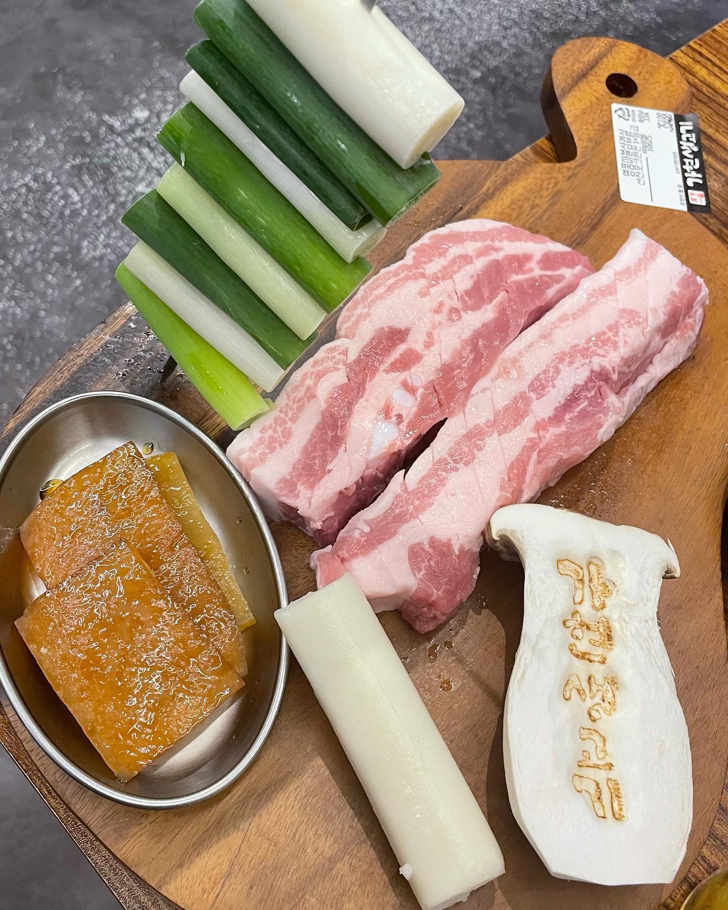 인천 검단에 위치한 ‘가현산생고기’
씨앗젓갈비빔밥이 너무 매력이였던 검단맛집 
엄마랑 둘이서 생삼겹살에 오붓하게 맥주한잔🍺
검단 맛집으로 왕왕 추천드려요! 가족단위로도 많이오셔서 꼭 드셔보시길 🍺💛💛💛

#검단맛집#가현산생고기#검단고깃집#검단맛집#검단고깃집맛집#검단가현산생고기