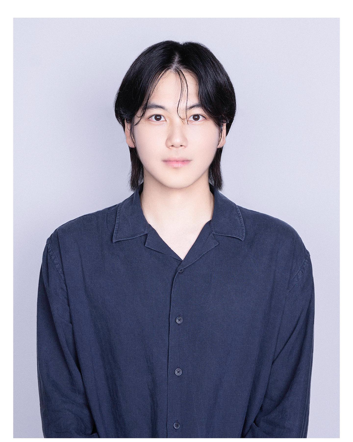 오랜만에 찍은 증명사진
원래 얼굴에 거짓말 한 스푼
.
.
Photo : o_mol_graphic 
Hair : seoga_jichmin