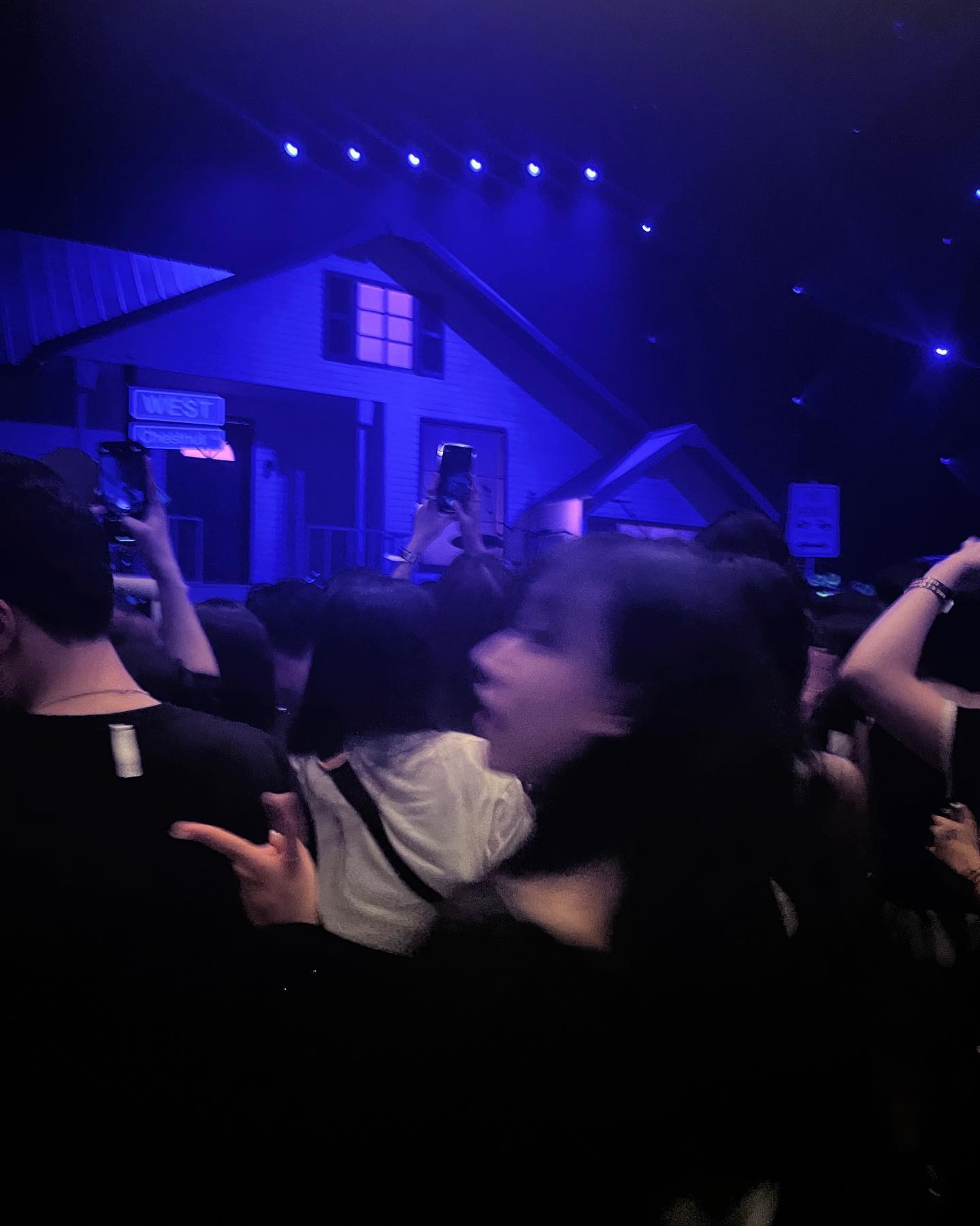 생일축하합니다 나만들오야지
조홀리씨가 강아지도 불러준 날ෆ⸒⸒
#검정치마 #theblackskirts #teentroubles #endlesssummer