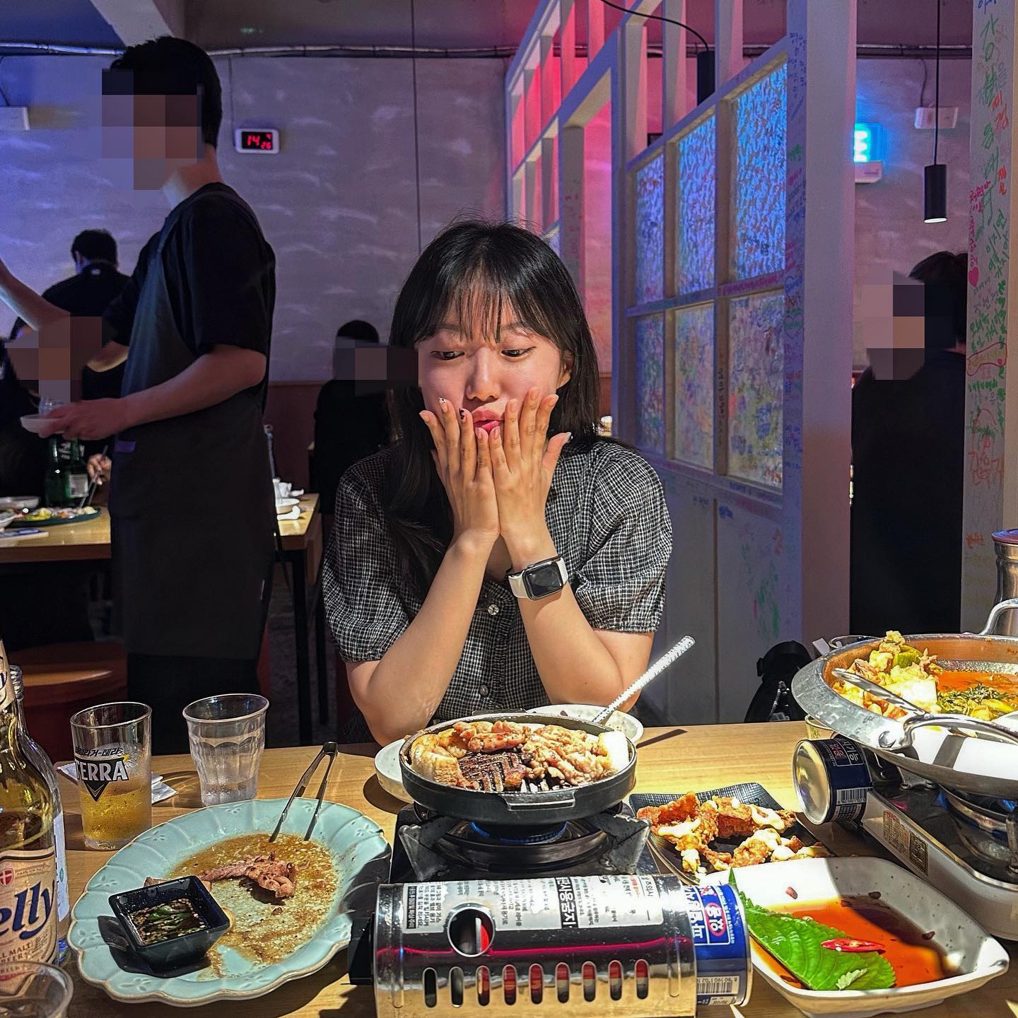 #협찬 
송파 방이동 한남대교에서 
즉석닭목살구이, 얼큰돼지전골, 감태김밥과 육회까지 메뉴3가지를 먹어봤는데 라이브로 바로 조리가 되서 너무 맛있었습니당🫶 재방문의사100%❣️

#한남대교 #방이동핫플 #송파핫플 #방이동맛집 #방이동술집 #송파맛집 #송파술집 #방이동데이트 #송파데이트 #술스타그램 #먹스타그램 #맛스타그램 #일상 #소통 #맛집탐방 #방이동맛집추천 #방이동술집추천 #방이동모임장소 #야식