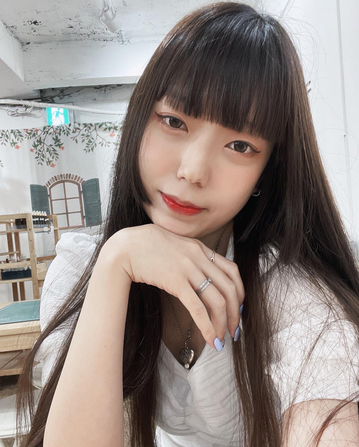 #협찬
sisterann_official 
⠀
⠀
⠀
⠀
크리미한 텍스처 🩷
부드럽게 음영메이크업가눙🩷
지워지지않는 워터프루프 아이라이너 🩷
파우치 필수템 🫧
#씨스터앤 #아이라이너추천 #워터프루프아이라이너 #여름메이크업 #아이펜슬