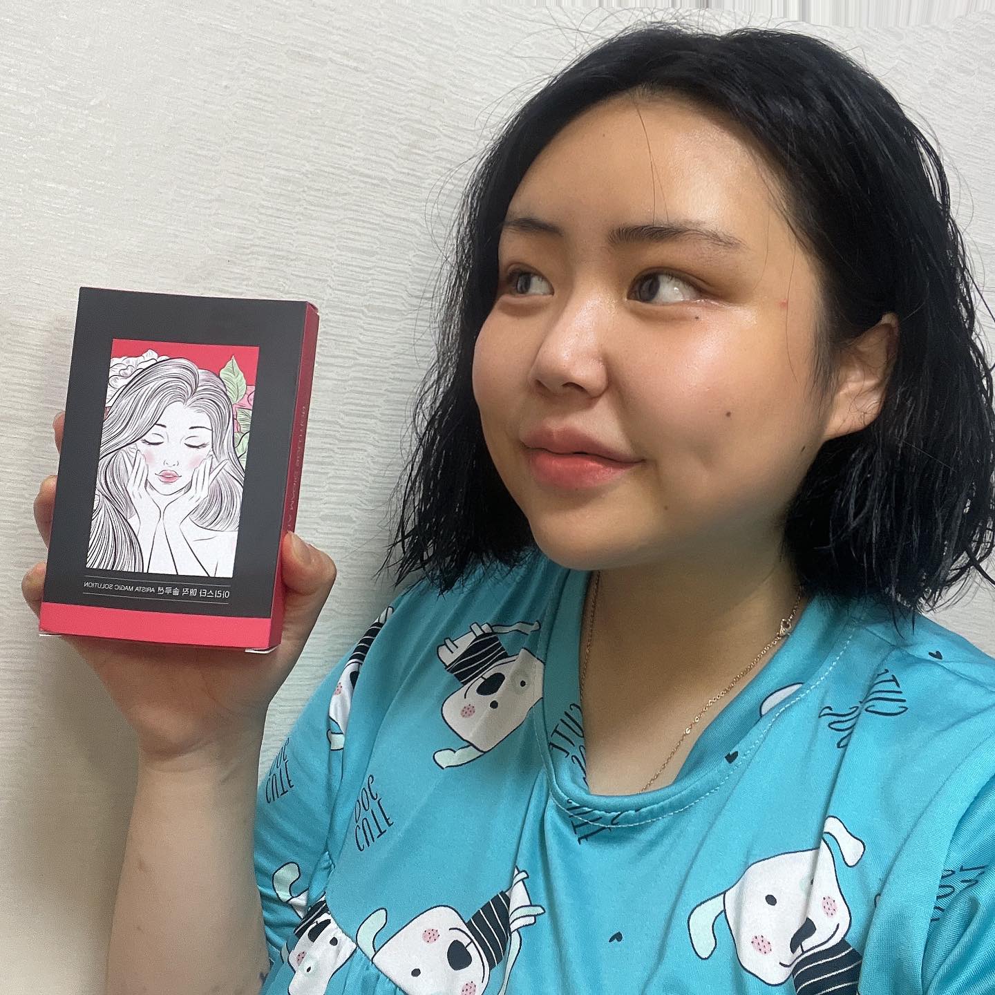 #협찬 #아리스타매직솔루션케어하오 

식물 특허 성분이 함유되어 뛰어난 스킨디톡스가 가능한 제품! 그래서 당연하게 리프팅효과가 있는데 게다가 피부 톤업 효과까지! 바르고 마를때까지 기다린 후 미온수로 씻어내기만 하면 끝! 간편하게 피부 리프팅 해요 ㅎㅎ

#미백효과 #주름개선화장품 #피부톤업