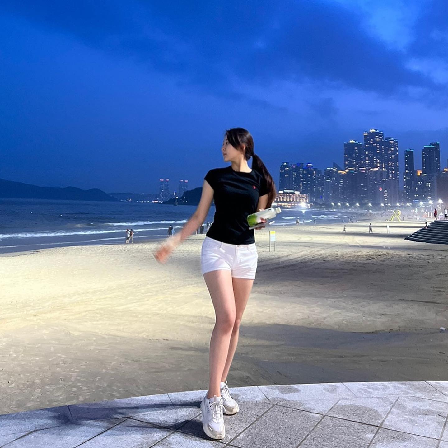 해운대 살면 좋은 점💙

퇴근하고 바다 보면서 걷기:)