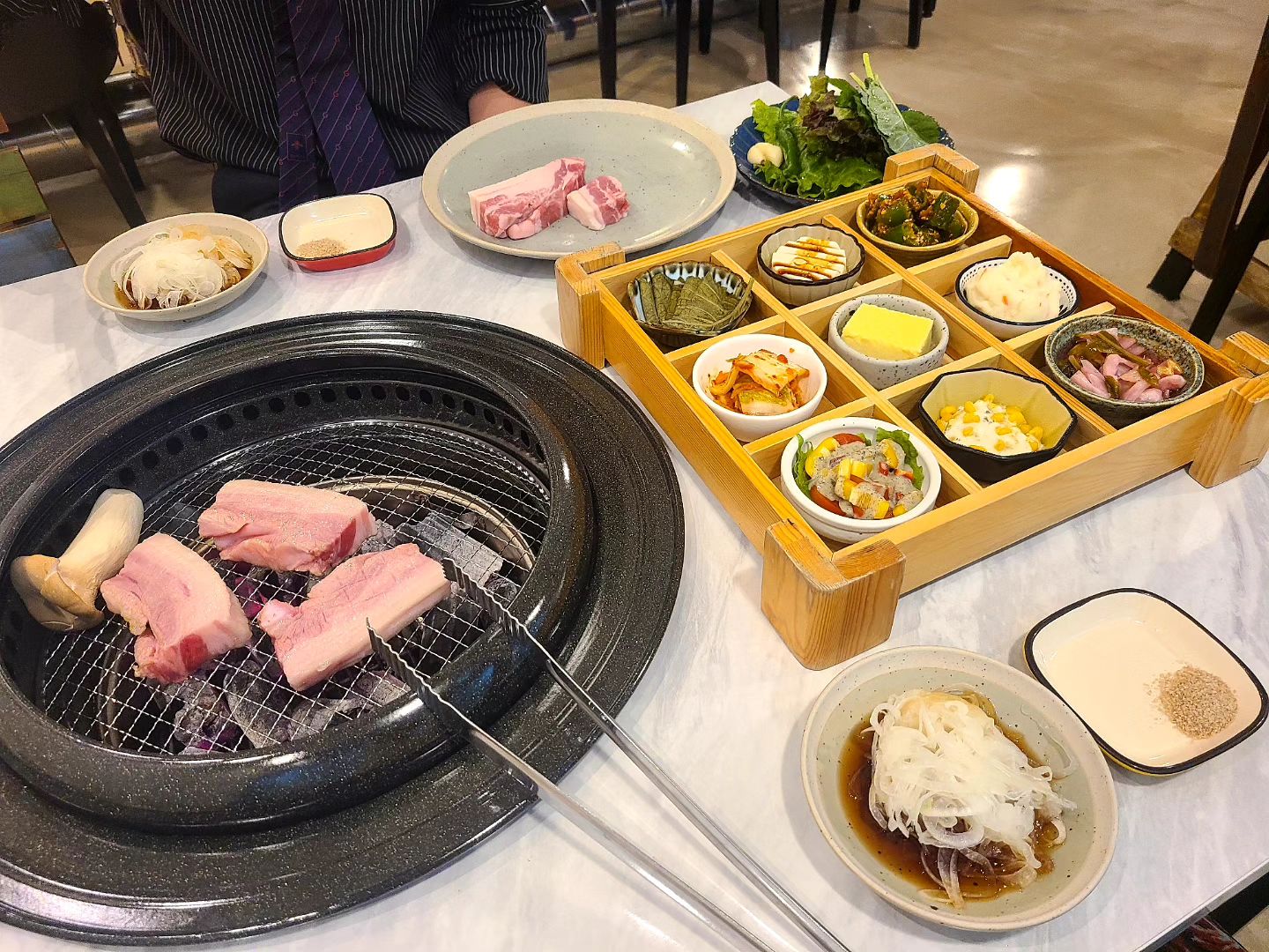 #발산역 #숯불구이 #고기 #돼지고기 #삼겹살 #분위기맛집 #반찬 #고급 #맛집 #발산역맛집 #음식스타그램 #음식 #고기맛집