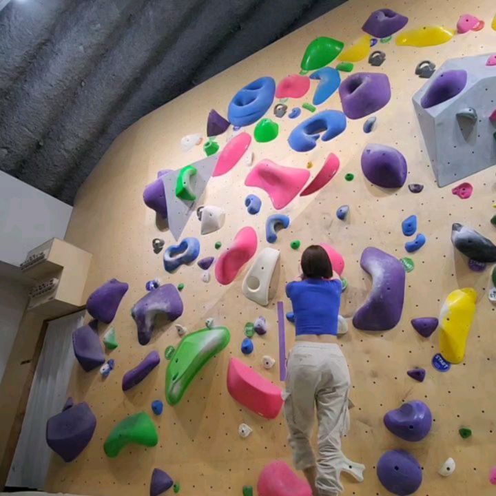 New Wall 🟢🔵
클라이밍이 만들어준 인연들🦖🫶
운동+수다&놀기= 찐행복+찐행복

새벽 1:43 잠안와 미챠;;
