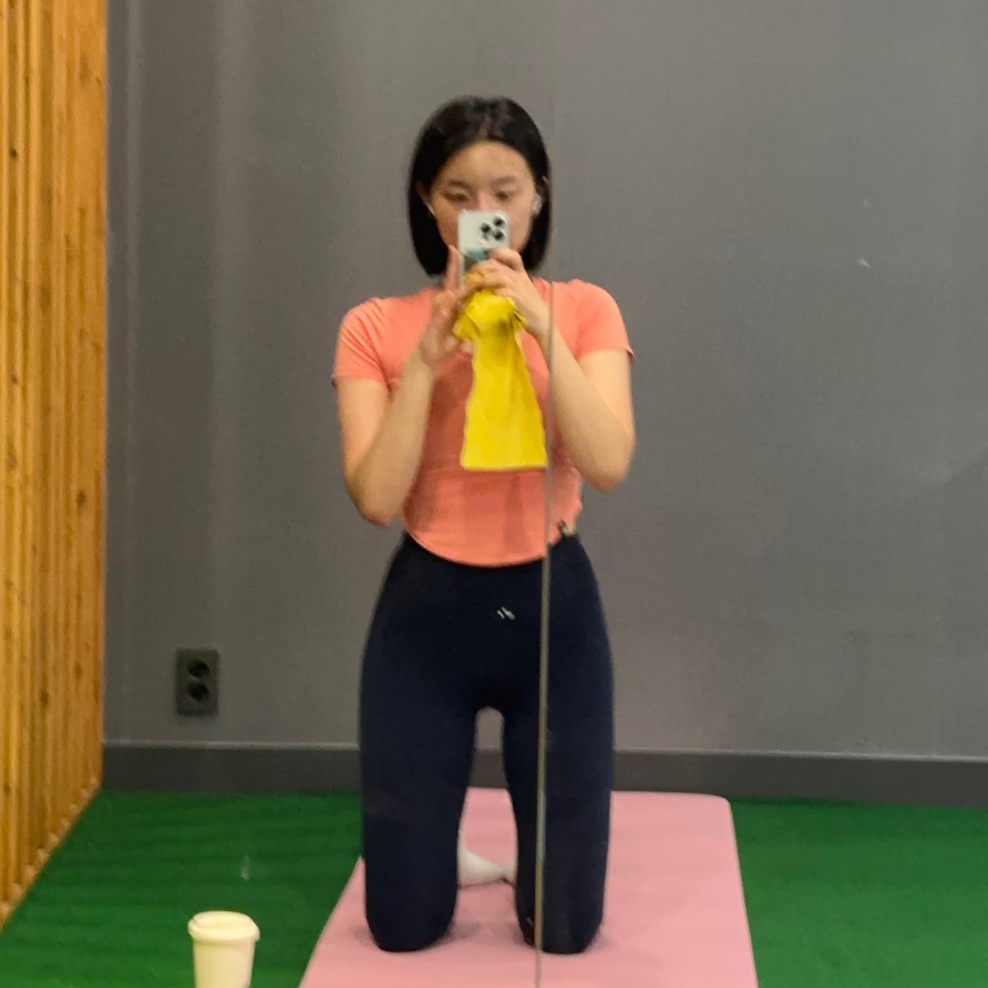 #오운완 #생존신고 

요새 습한 날씨때문에
헬스장에서 나홀로 흠뻑쇼😂

매주 시험치는 일상덕에
아주 재밌지만 죽을맛 ㅎ
그래도 결과가 잘나오면
어느새 공부중인 나?🤓

비가 오지만
행복한 주말이 되시길🩵