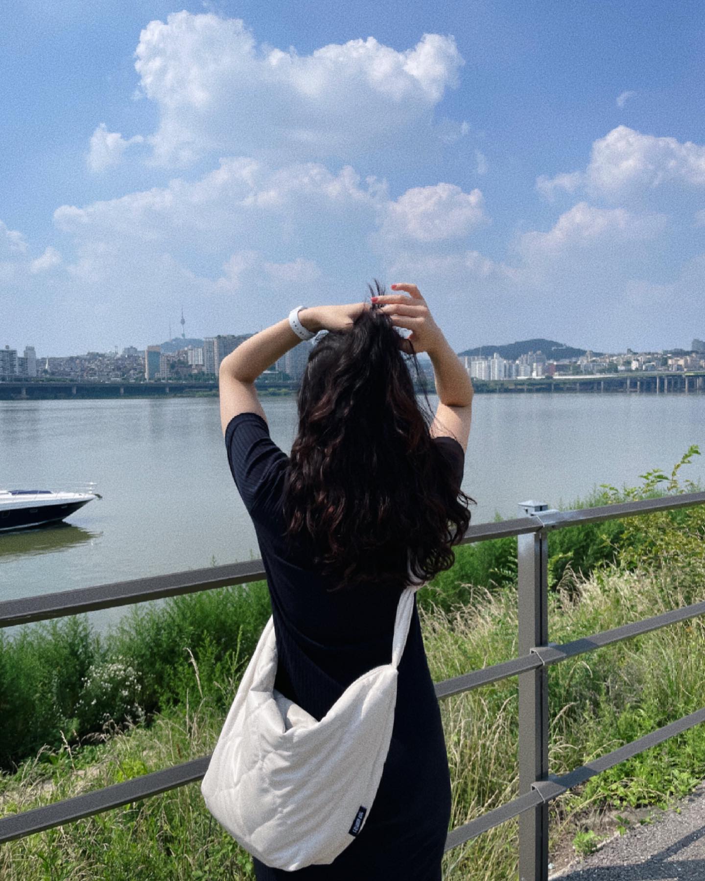 🌵🫧 

여름에도 #한강 보면서 시원하게 즐기는 #스타벅스 #서울웨이브아트센터

🚣‍♀️ 날씨좋을 땐 카약도 탈 수 있다고!

마지막 사진 진정한 #여친짤 인듯🤣

#잠원한강공원 #여름데이트
