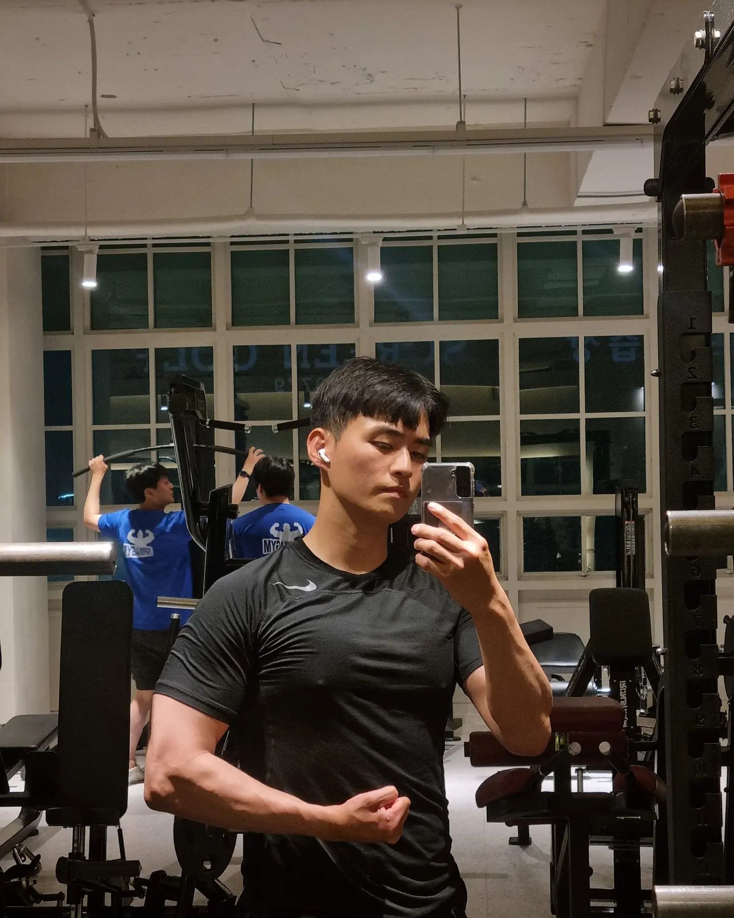 생각하지말고 그냥 앞만 보자
.
.
.
#운동 #헬스타