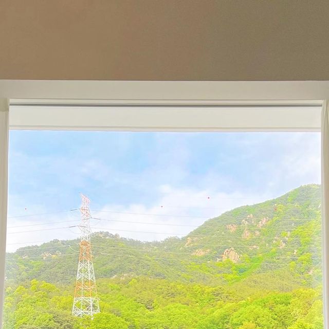민갱인Day✈️with 윤기🇰🇷 on Instagram: "#협찬 #숙소제공 대전 근교에 위치한 신상 감성 숙소🫶 풀빌라 갈때 수영장 있는 방할까 자쿠지 있는 방할까 고민하시는 분들 계시죠~?이곳은 개인