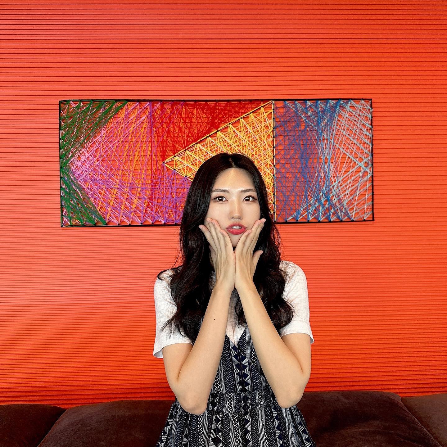 비가 너무 많이와요🥹 장마는 언제 끝나는 걸까요🫨 

+
포토존이 알차게 있는 미디어아트 카페 요즘 같이 비 많이오고 더워서 나가기 힘들때 딱 가기 좋아요🙏🏻

통유리 오션뷰 바다도 너무 이쁘고 거울 포토존도 2군데, 전시회 컨셉으로 촬영할 수 있는곳도 여러군데 있어서 사진 찍기 정말 좋습니다✨

사막여우 소금이 전시회라 빵에 소금이 그림도 있었는데 7월 2일자로 마감이라 다른 컨셉으로 바꼈을수도 있어요!!

다만 도보로는 힘들어서 꼭 택시나 자차를 이용하시길 바래요🫡 주차장은 보유하고 있습니다

🔳 드바르트 해운대달맞이점
📞0507-1362-6802
부산 해운대구 달맞이길117번가길 120-30 5층
월~일 11:00 ~ 22:00